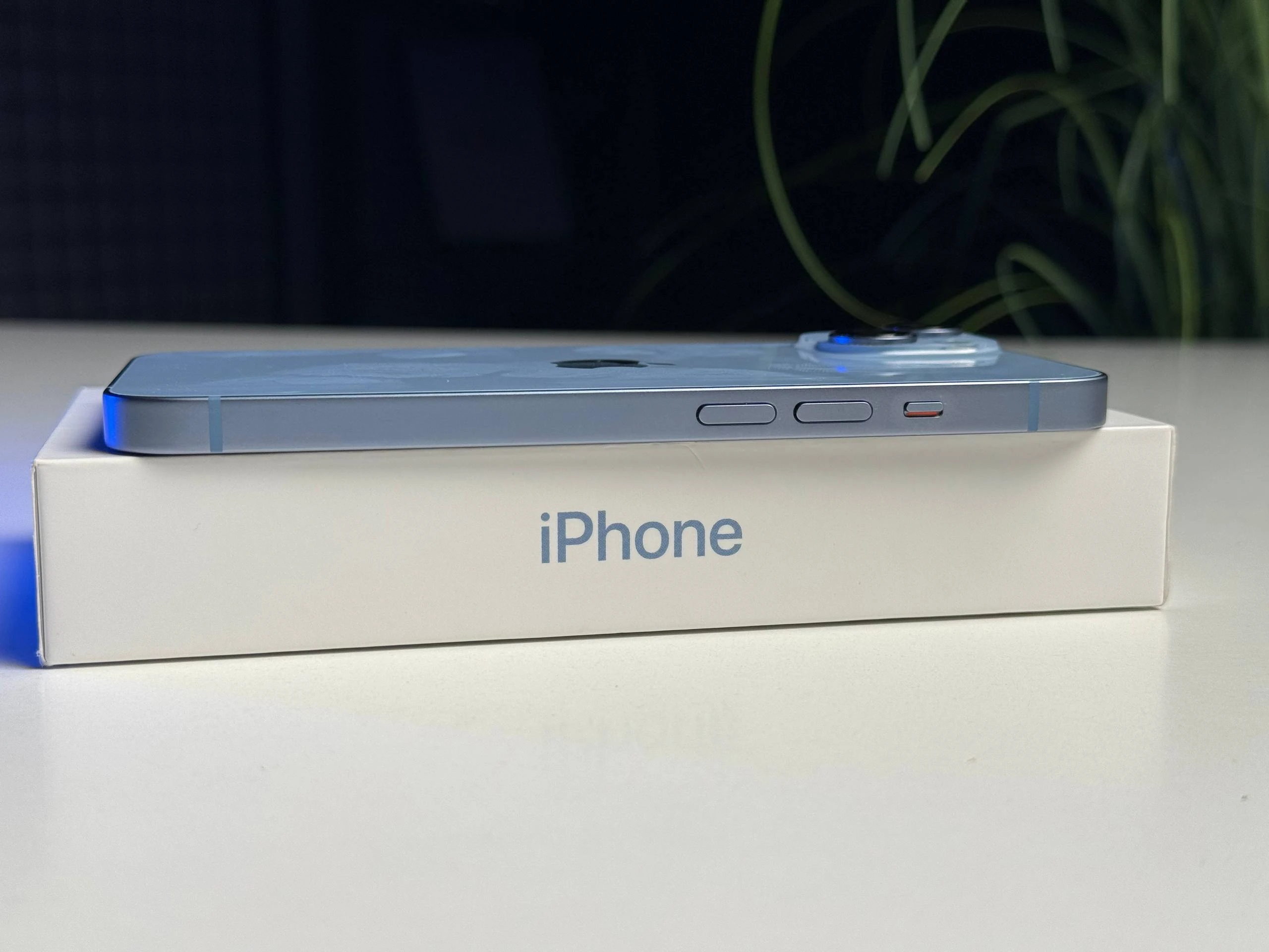 ВЖИВАНИЙ Б/У Apple iPhone 14 256GB Blue eSim (MPWM3) - Состояние: хороший | Аккумулятор: 100% | Комплектация: полный | Гарантия: 3 мес.