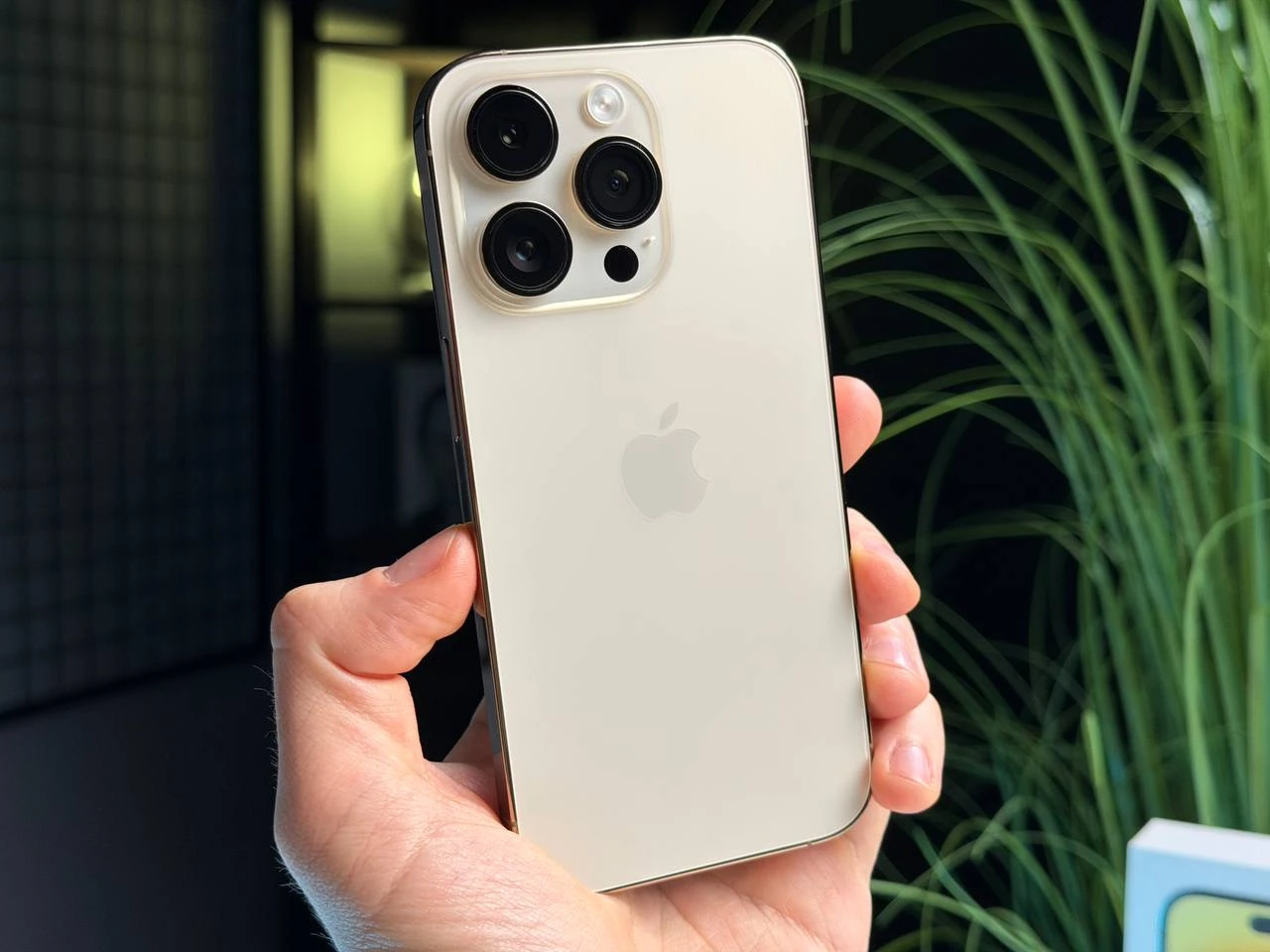 ВЖИВАНИЙ Б/У Apple iPhone 14 Pro 256GB Gold (MQ183) - Стан: гарний | Акумулятор: 100% | Комплектація: повний | Гарантія: 3 міс.