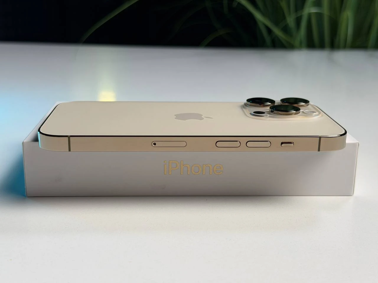ВЖИВАНИЙ Б/У Apple iPhone 14 Pro 256GB Gold (MQ183) - Стан: гарний | Акумулятор: 100% | Комплектація: повний | Гарантія: 3 міс.
