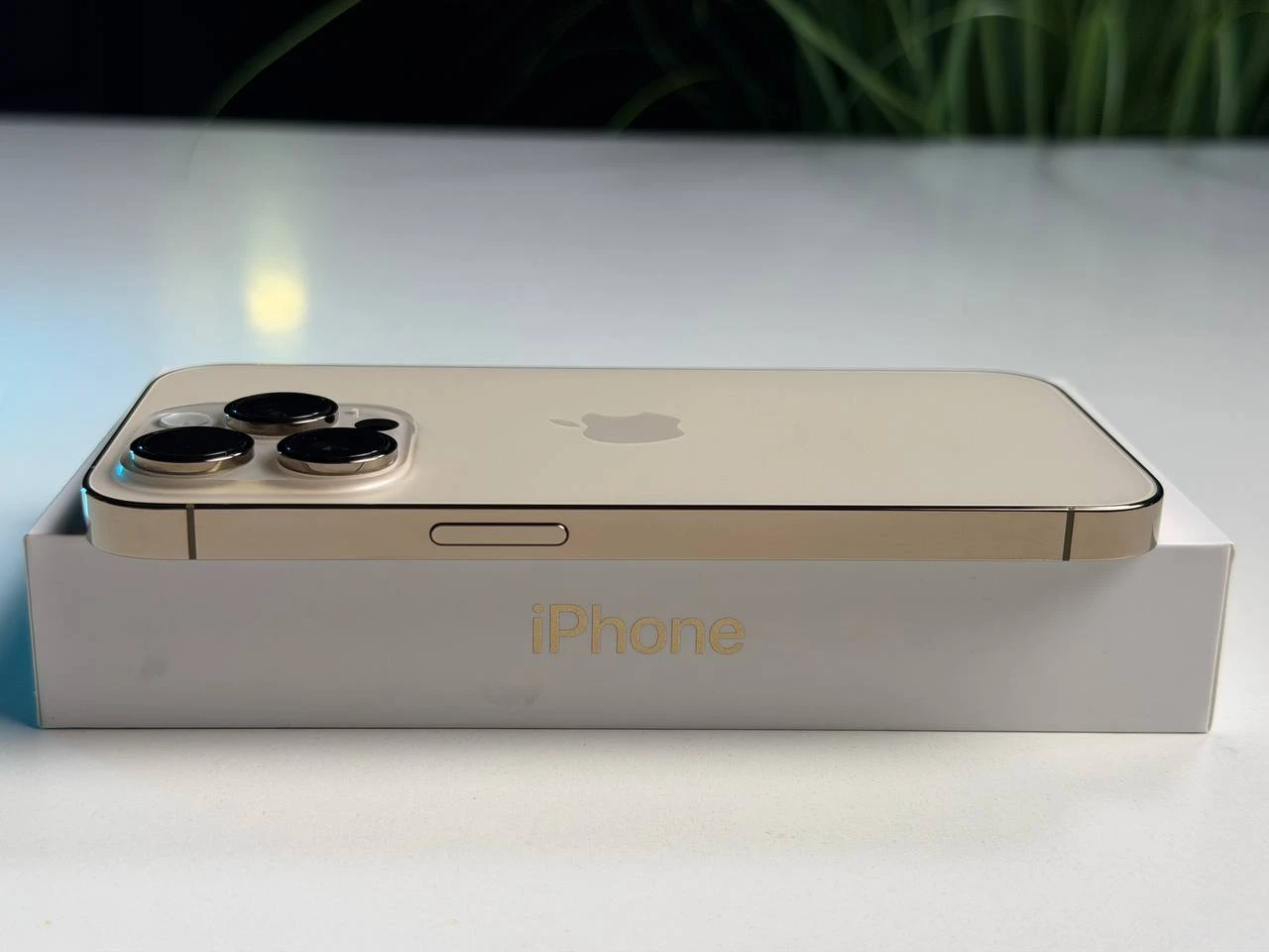 ВЖИВАНИЙ Б/У Apple iPhone 14 Pro 256GB Gold (MQ183) - Стан: гарний | Акумулятор: 100% | Комплектація: повний | Гарантія: 3 міс.