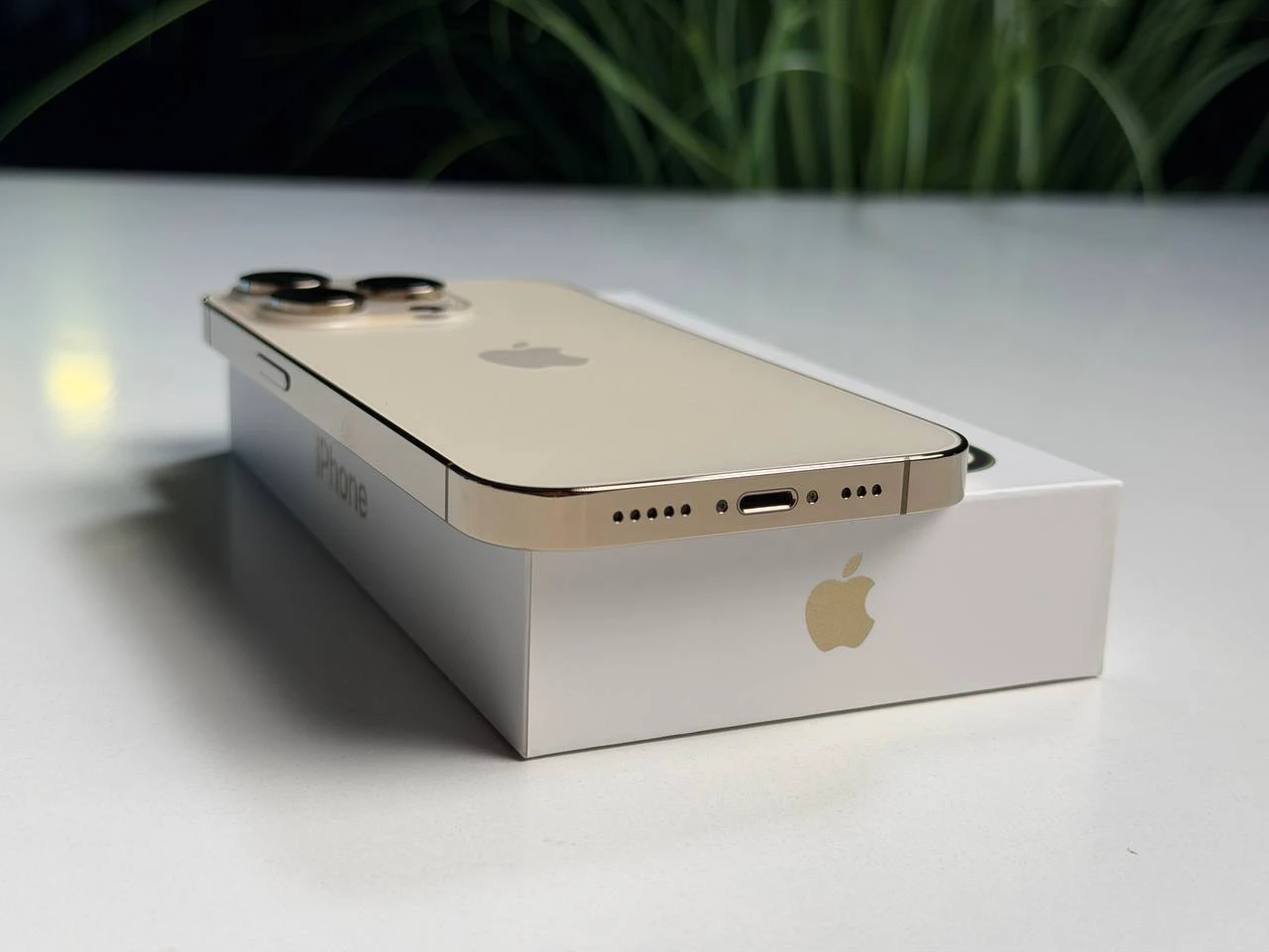 ВЖИВАНИЙ Б/У Apple iPhone 14 Pro 256GB Gold (MQ183) - Стан: гарний | Акумулятор: 100% | Комплектація: повний | Гарантія: 3 міс.