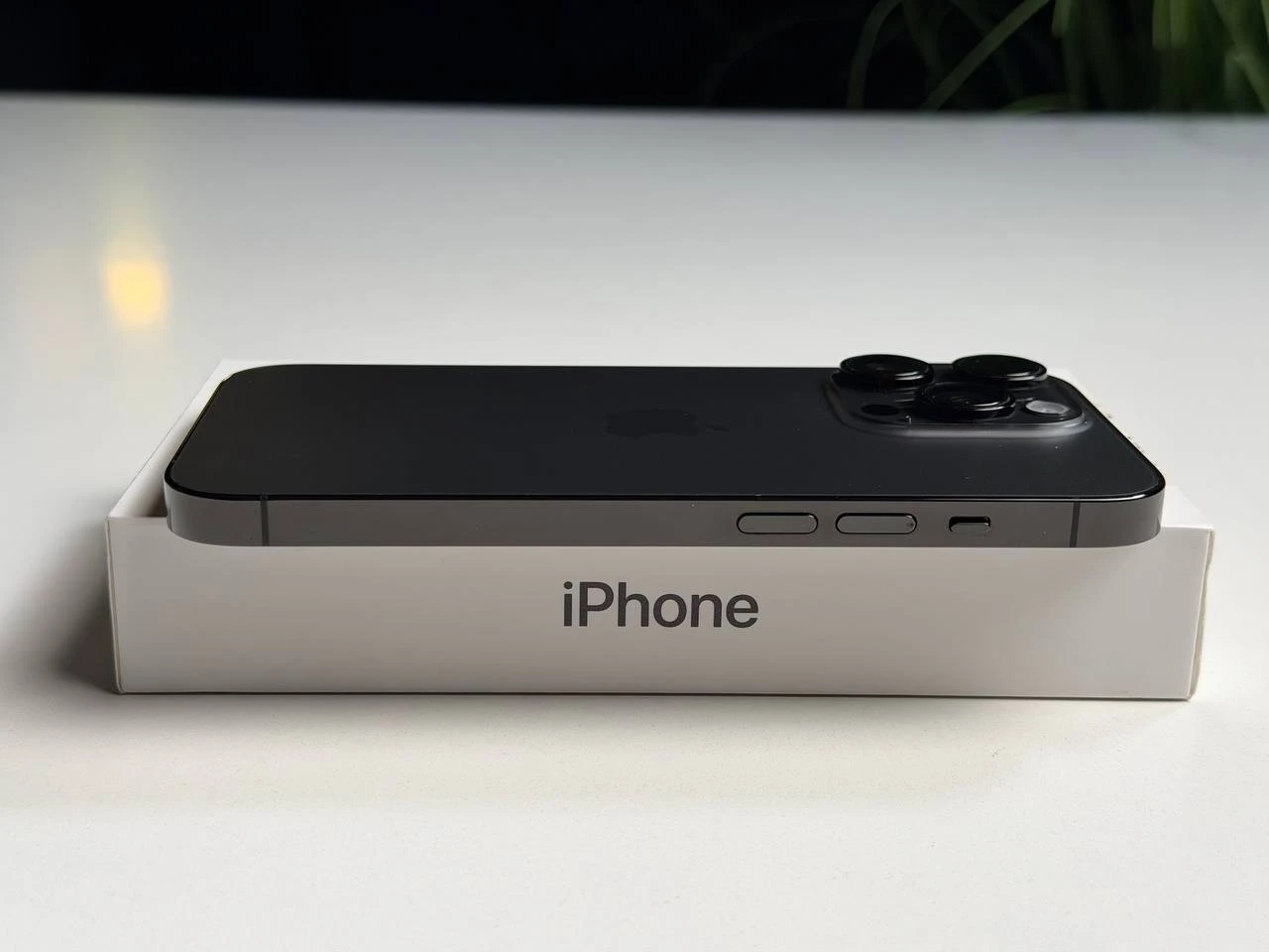 ВЖИВАНИЙ Б/У Apple iPhone 14 Pro 256GB Space Black eSim (MQ0N3) - Стан: гарний | Акумулятор: 100% | Комплектація: повний | Гарантія: 3 міс.