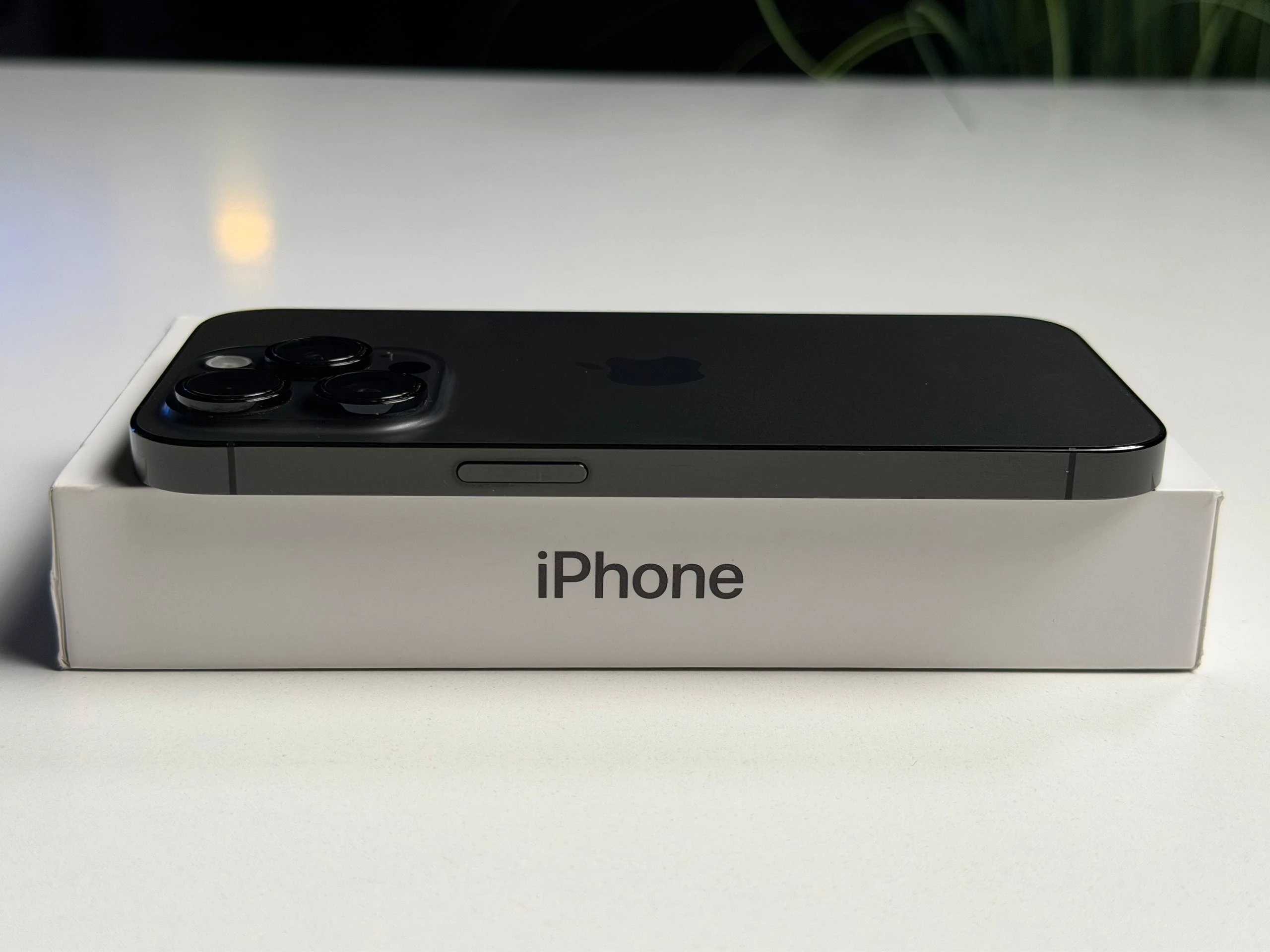 ВЖИВАНИЙ Б/У Apple iPhone 14 Pro 256GB Space Black (MQ0T3) - Состояние: хорошее | Аккумулятор: 100% | Комплектация: полный | Гарантия: 3 мес.