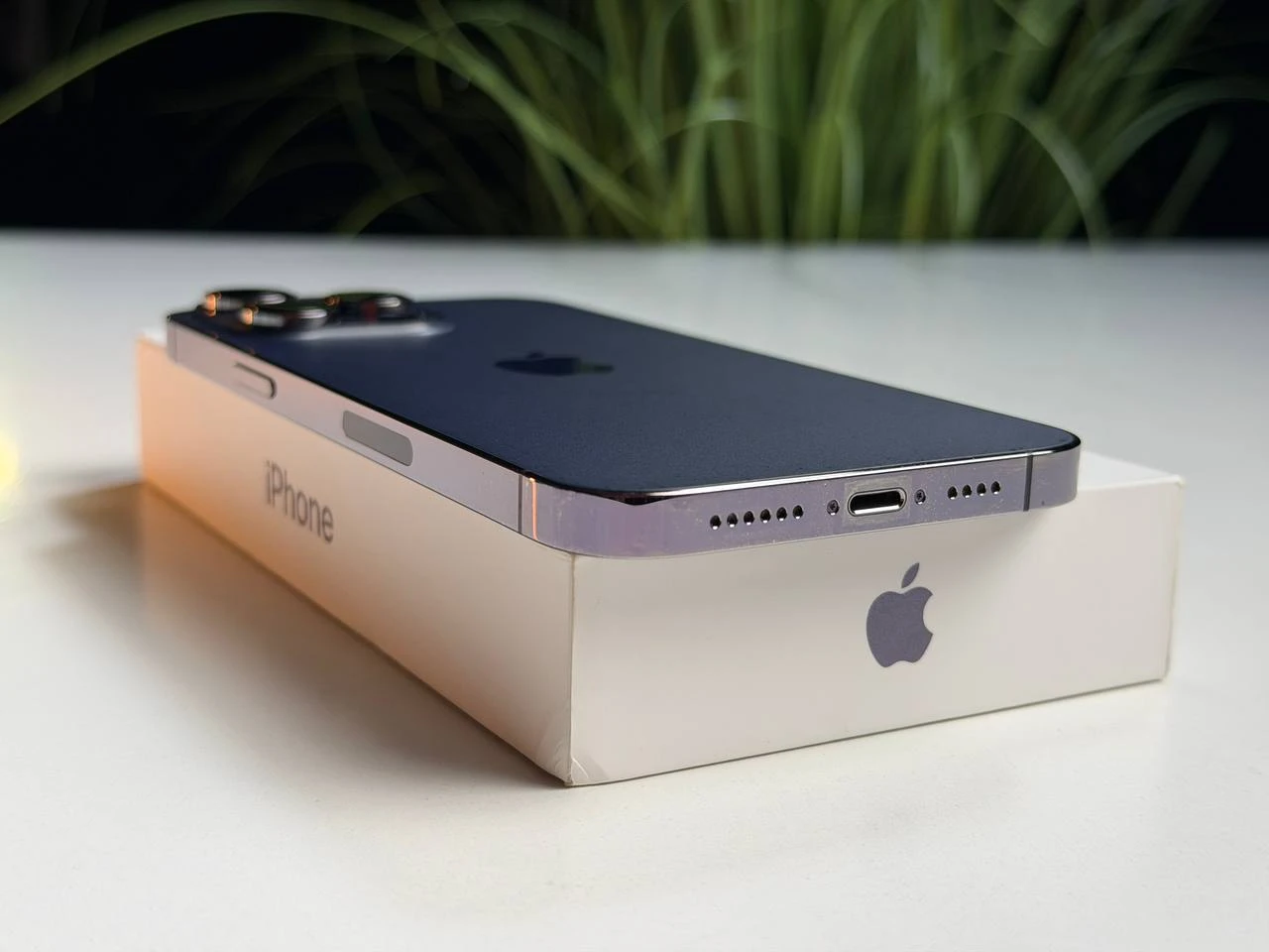 ВЖИВАНИЙ Б/У Apple iPhone 14 Pro Max 256GB Deep Purple eSim (MQ8W3) - Состояние: хороший | Аккумулятор: 100% | Комплектация: полный | Гарантия: 3 мес.