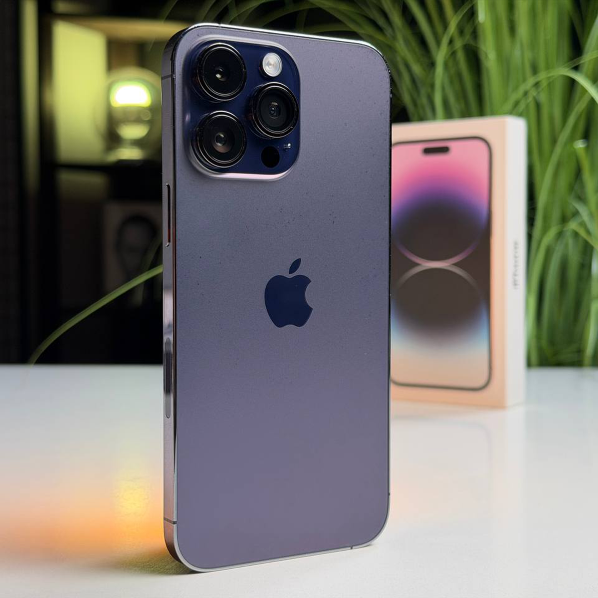 ВЖИВАНИЙ Б/У Apple iPhone 14 Pro Max 256GB Deep Purple eSim (MQ8W3) - Состояние: хороший | Аккумулятор: 100% | Комплектация: полный | Гарантия: 3 мес.