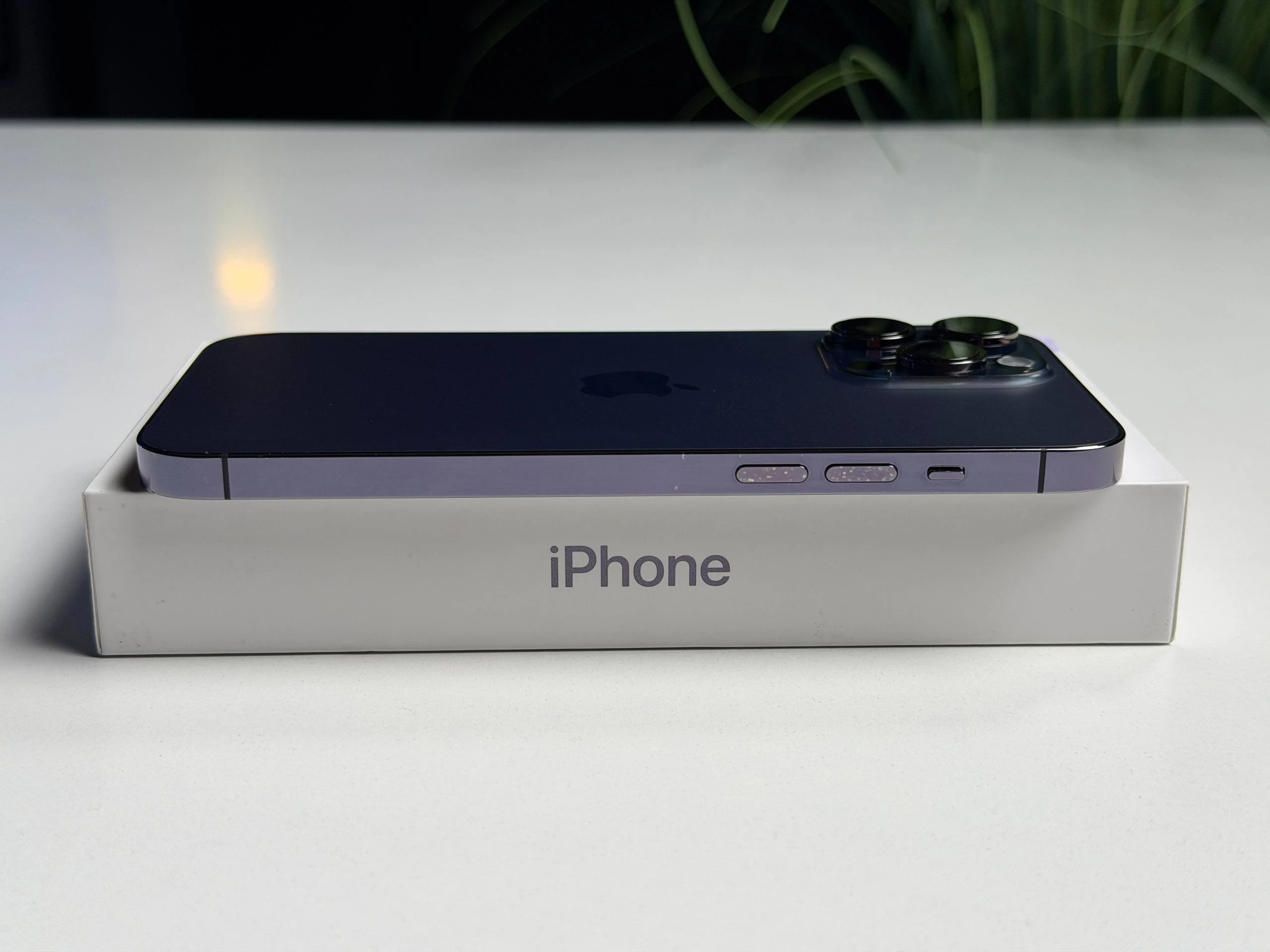 ВЖИВАНИЙ Б/У Apple iPhone 14 Pro Max 256GB Deep Purple eSim (MQ8W3) - Состояние: хороший | Аккумулятор: 100% | Комплектация: полный | Гарантия: 3 мес.