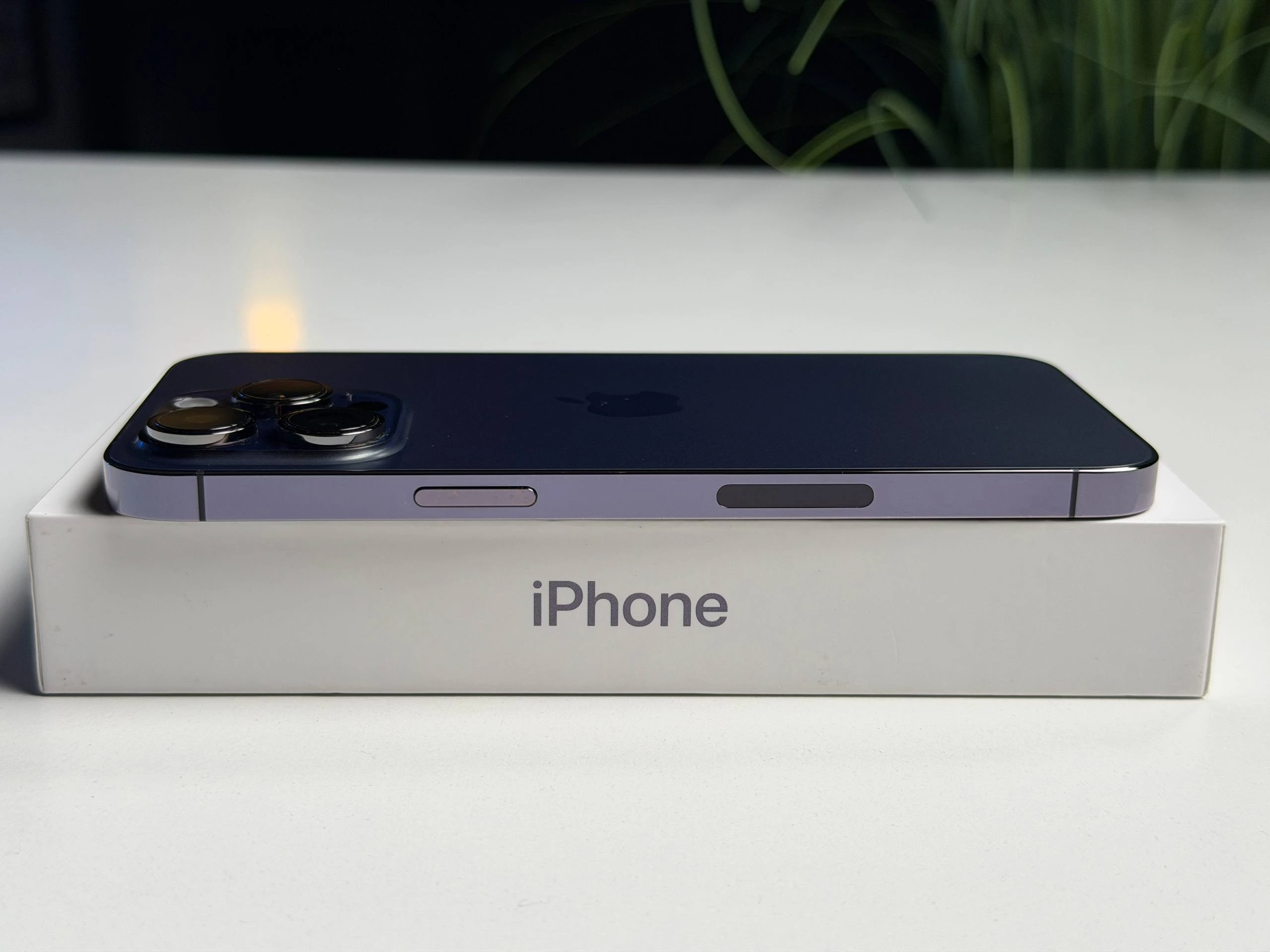 ВЖИВАНИЙ Б/У Apple iPhone 14 Pro Max 256GB Deep Purple eSim (MQ8W3) - Состояние: хороший | Аккумулятор: 100% | Комплектация: полный | Гарантия: 3 мес.