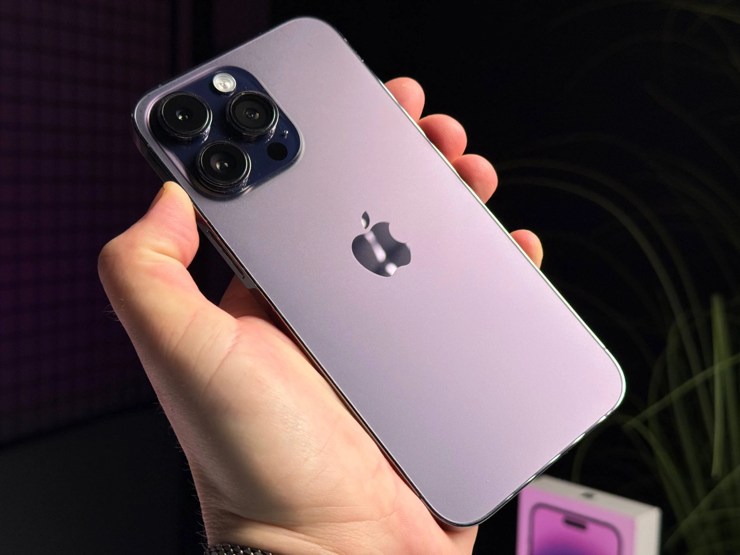 ВЖИВАНИЙ Б/У Apple iPhone 14 Pro Max 256GB Deep Purple eSim (MQ8W3) - Состояние: удовлетворительный | Аккумулятор: 87% | Комплектация: полный | Гарантия: 3 мес.