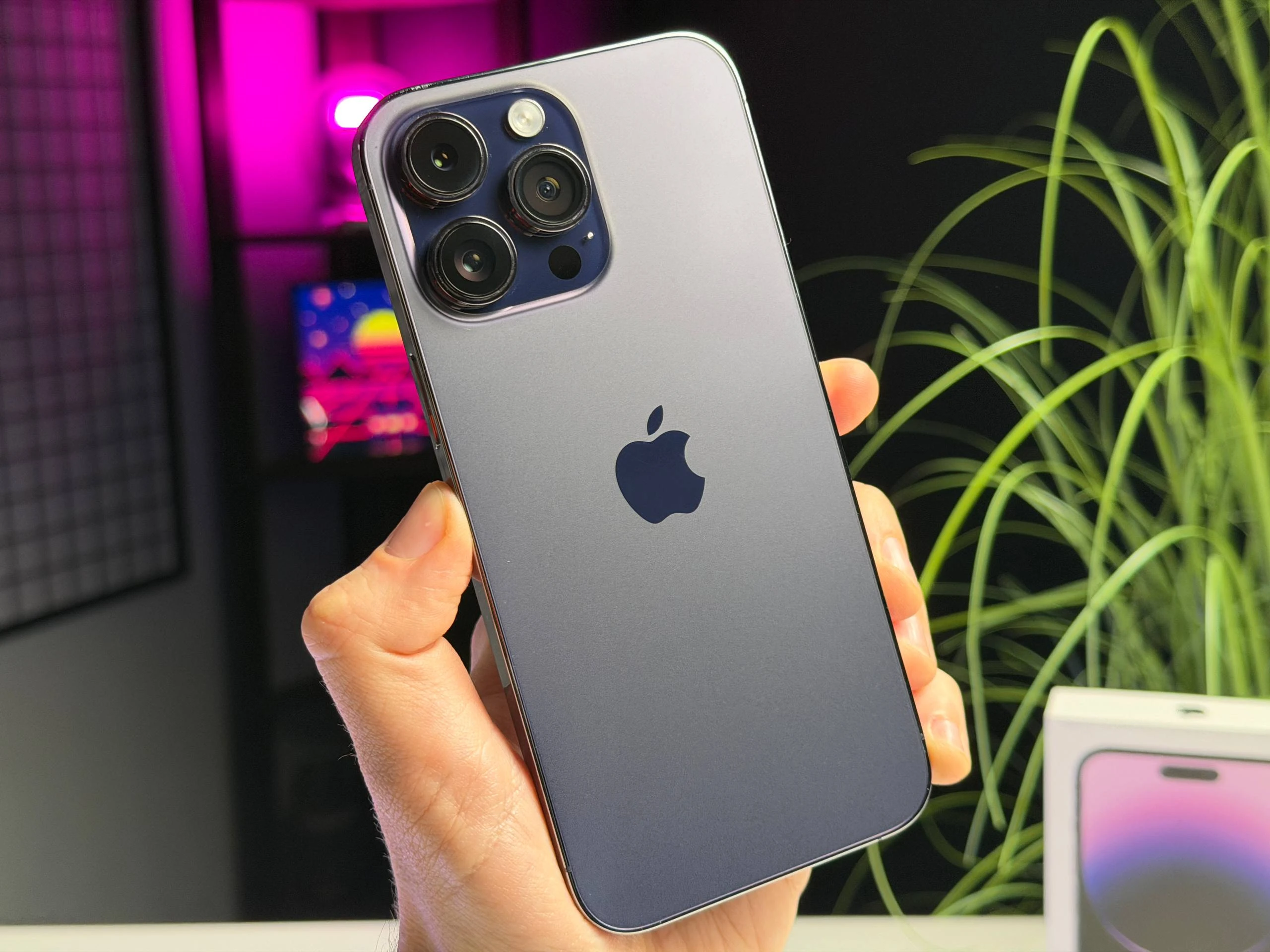 ВЖИВАНИЙ Б/У Apple iPhone 14 Pro Max 256GB Deep Purple (MQ9X3) - Состояние: хороший | Аккумулятор: 100% | Комплектация: полный | Гарантия: 3 мес.