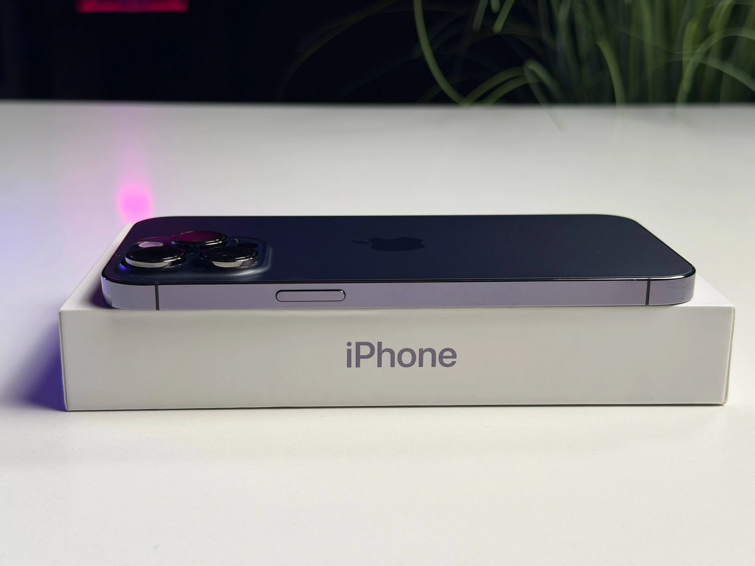 ВЖИВАНИЙ Б/У Apple iPhone 14 Pro Max 256GB Deep Purple (MQ9X3) - Состояние: хороший | Аккумулятор: 100% | Комплектация: полный | Гарантия: 3 мес.