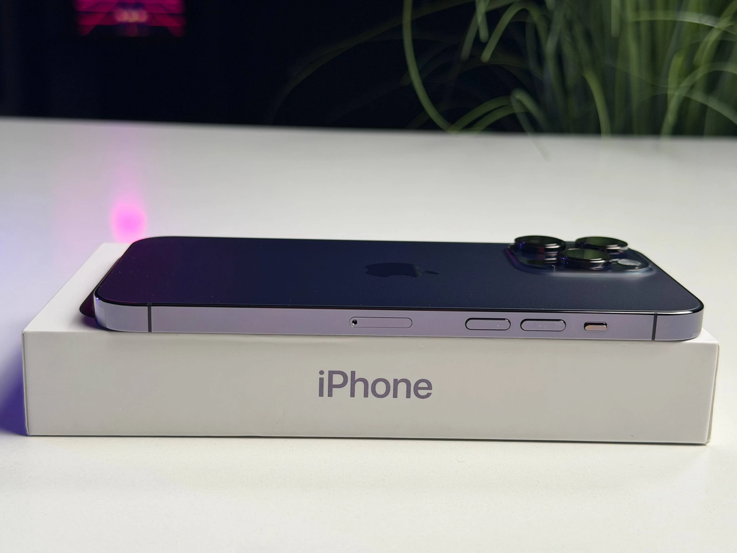 ВЖИВАНИЙ Б/У Apple iPhone 14 Pro Max 256GB Deep Purple (MQ9X3) - Состояние: хороший | Аккумулятор: 100% | Комплектация: полный | Гарантия: 3 мес.