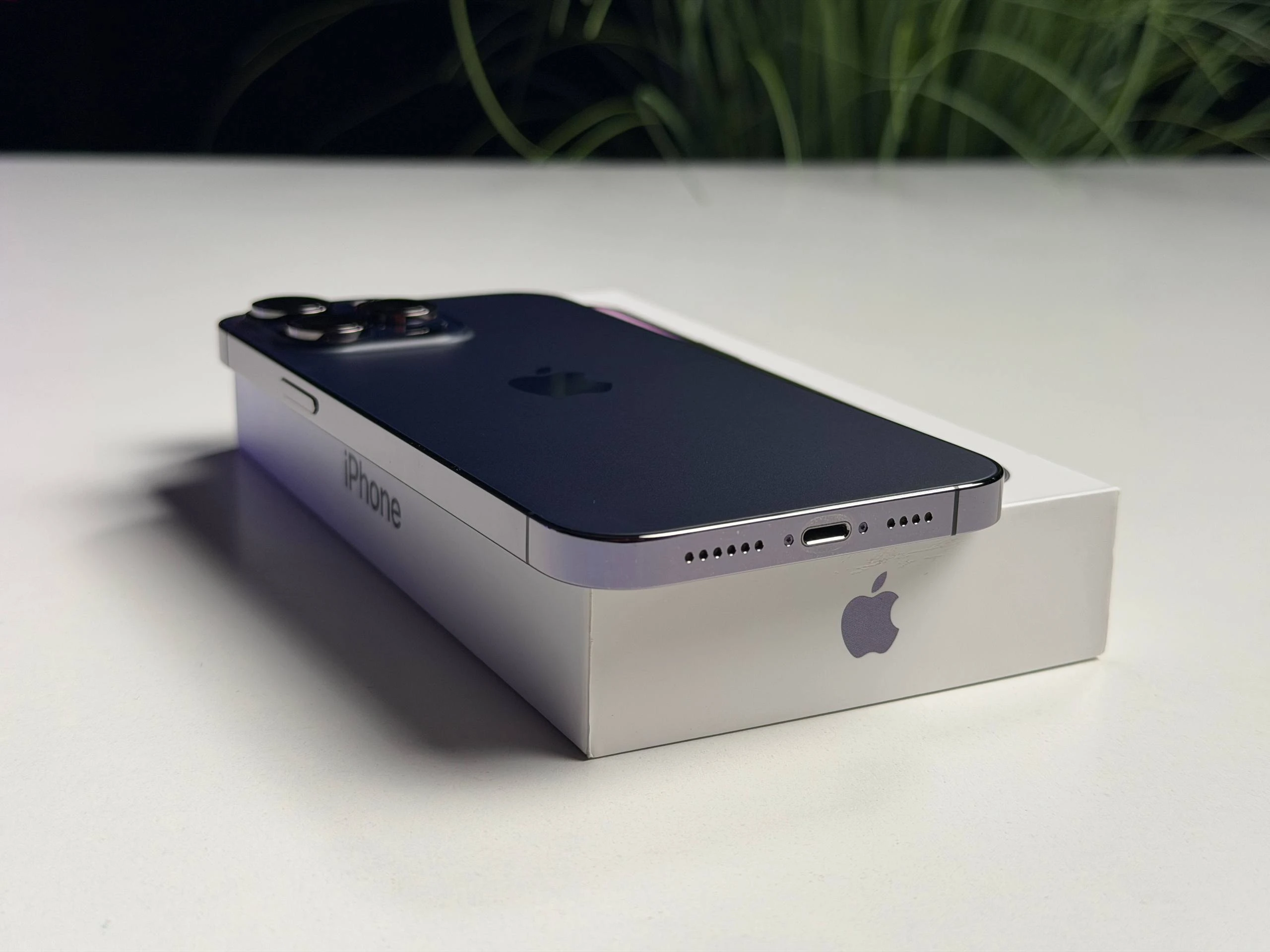 ВЖИВАНИЙ Б/У Apple iPhone 14 Pro Max 256GB Deep Purple (MQ9X3) - Состояние: хороший | Аккумулятор: 100% | Комплектация: полный | Гарантия: 3 мес.
