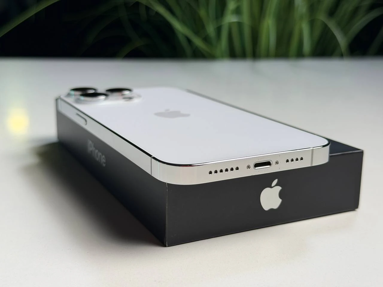 ВЖИВАНИЙ Б/У Apple iPhone 14 Pro Max 512GB Silver (MQAH3) - Стан: гарний | Акумулятор: 100% | Комплектація: iPhone, кабель | Гарантія: 3 міс.