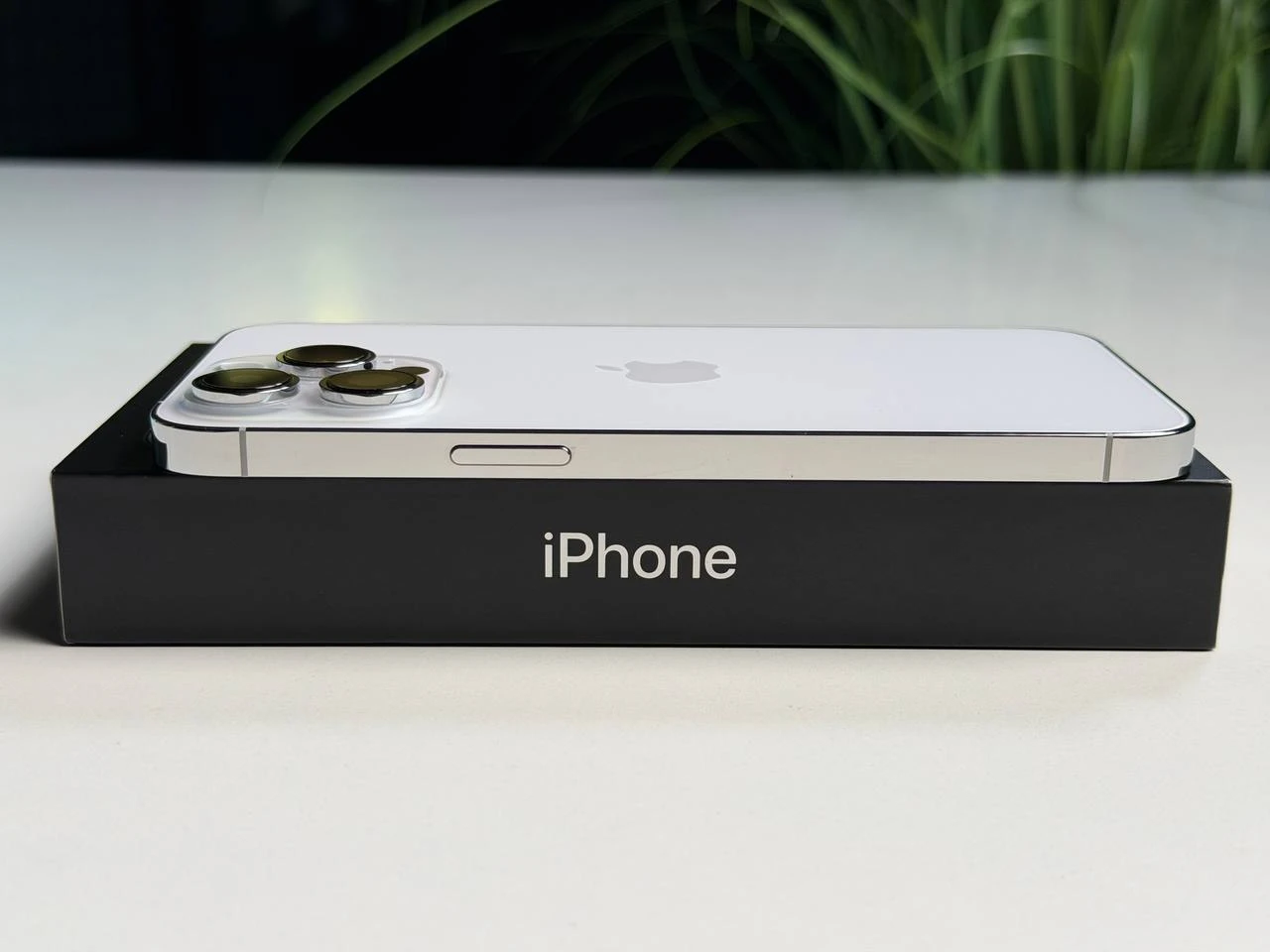 ВЖИВАНИЙ Б/У Apple iPhone 14 Pro Max 512GB Silver (MQAH3) - Стан: гарний | Акумулятор: 100% | Комплектація: iPhone, кабель | Гарантія: 3 міс.