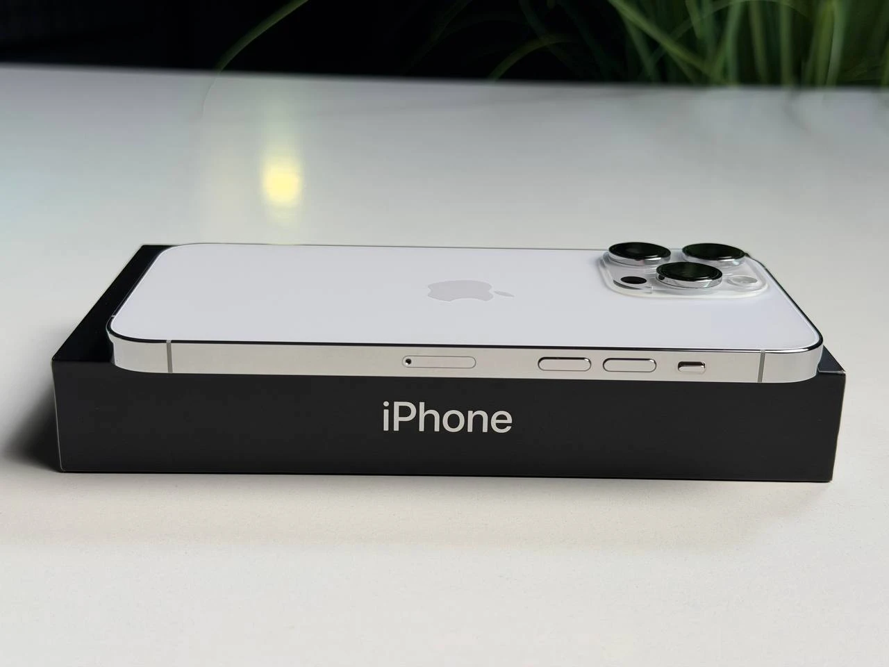 ВЖИВАНИЙ Б/У Apple iPhone 14 Pro Max 512GB Silver (MQAH3) - Стан: гарний | Акумулятор: 100% | Комплектація: iPhone, кабель | Гарантія: 3 міс.