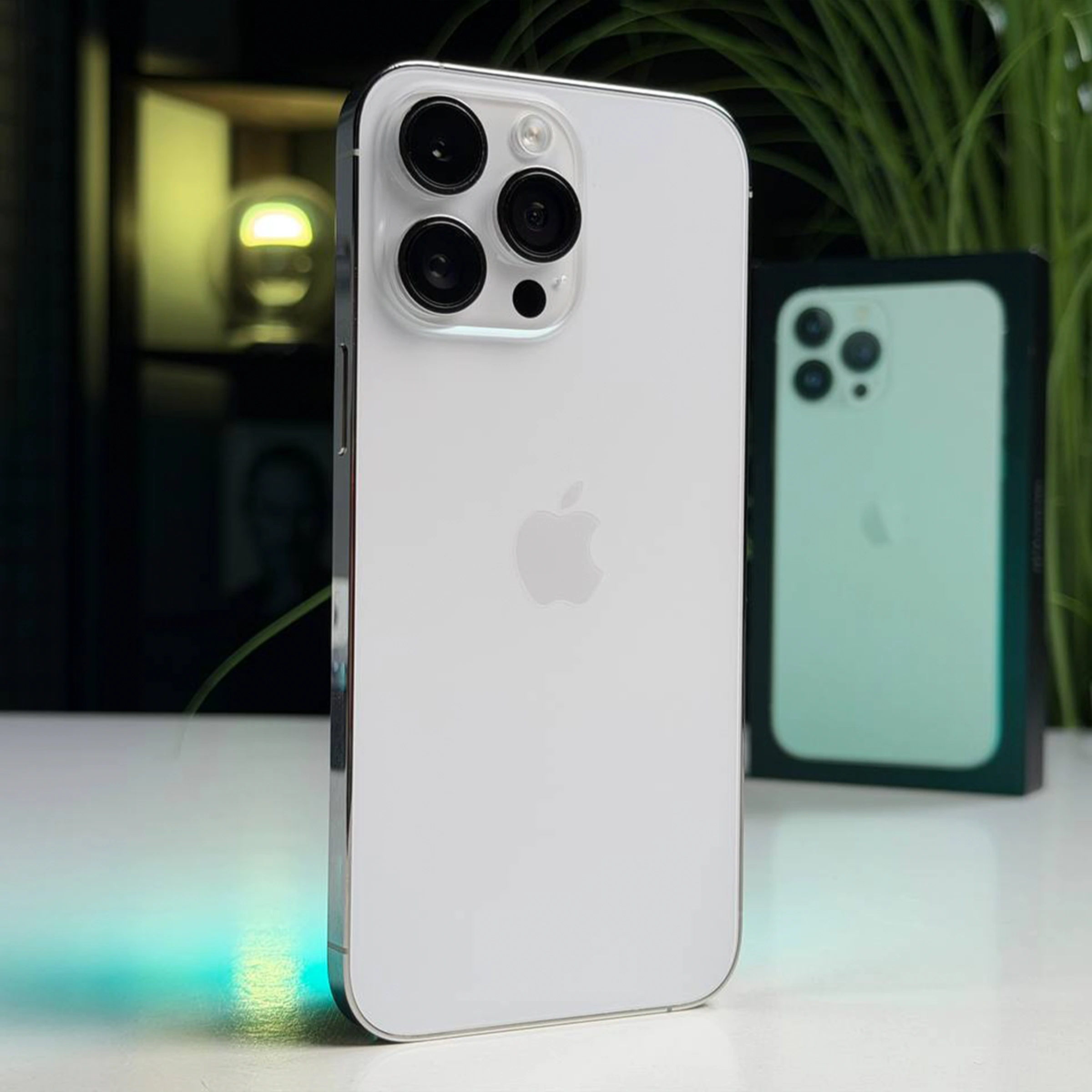 ВЖИВАНИЙ Б/У Apple iPhone 14 Pro Max 512GB Silver (MQAH3) - Стан: гарний | Акумулятор: 100% | Комплектація: iPhone, кабель | Гарантія: 3 міс.