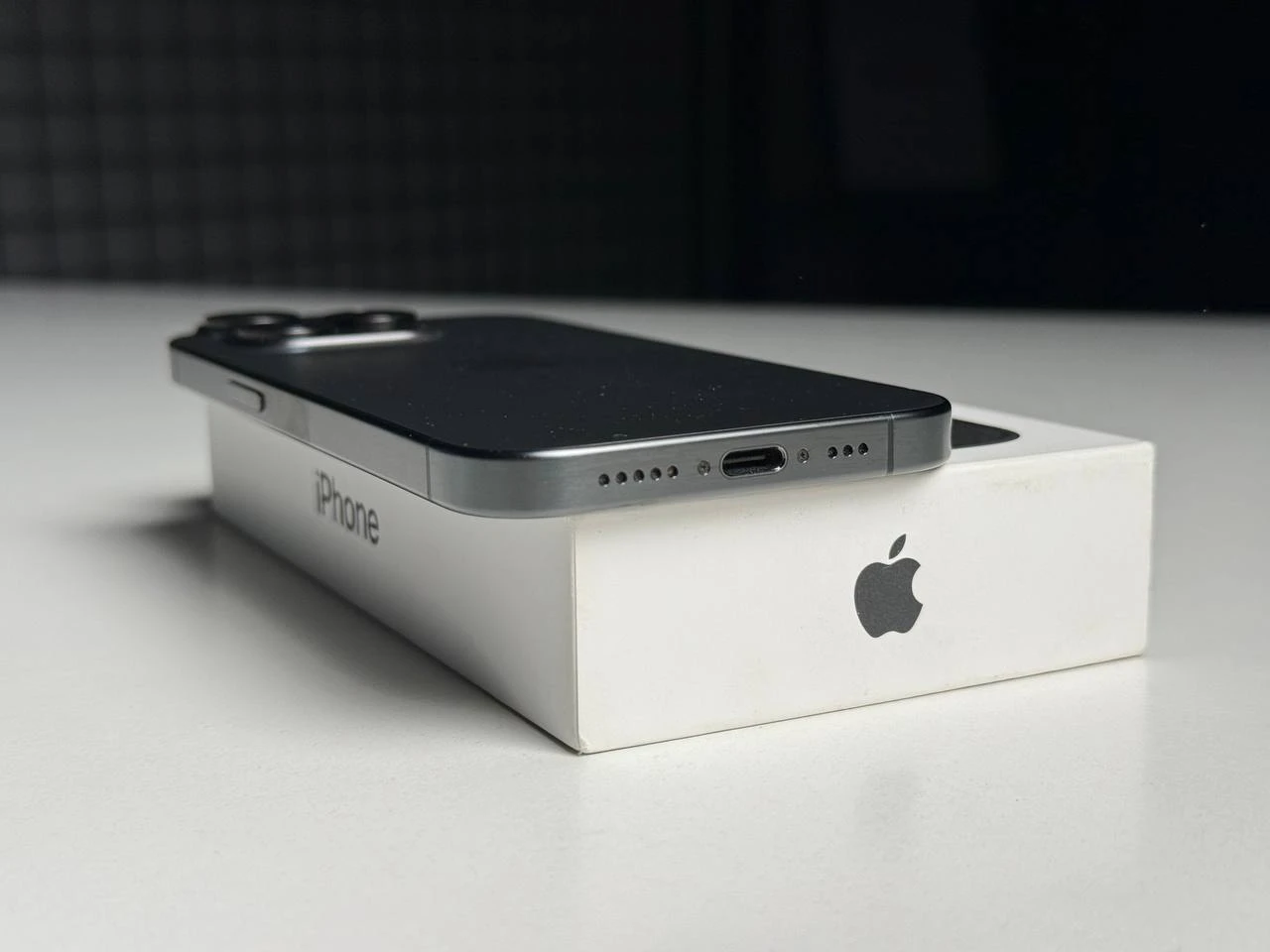 ВЖИВАНИЙ Б/У Apple iPhone 15 Pro 128GB Black Titanium (MTUV3) - Стан: гарний | Акумулятор: 88% | Комплектація: повний | Гарантія: 3 міс.