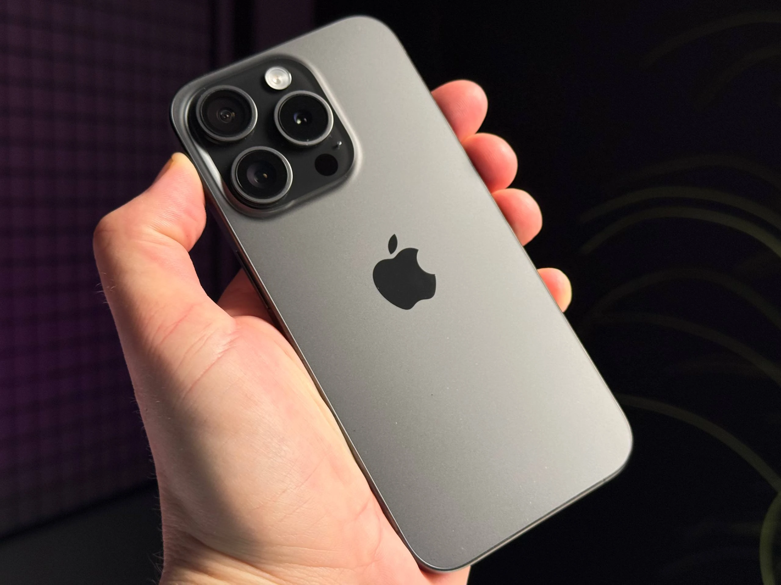 ВЖИВАНИЙ Б/У Apple iPhone 15 Pro 128GB Black Titanium (MTUV3) - Состояние: хороший | Аккумулятор: 89% | Комплектация: полный | Гарантия: 3 мес.