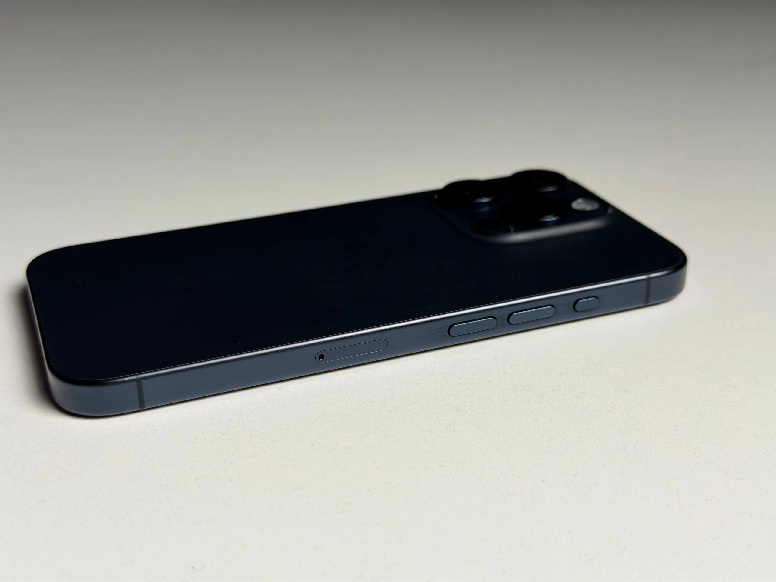 ВЖИВАНИЙ Б/У Apple iPhone 15 Pro 128GB Blue Titanium (MTV03) - Стан: гарний | Акумулятор: 87% | Комплектація: iPhone, кабель | Гарантія: 3 міс.