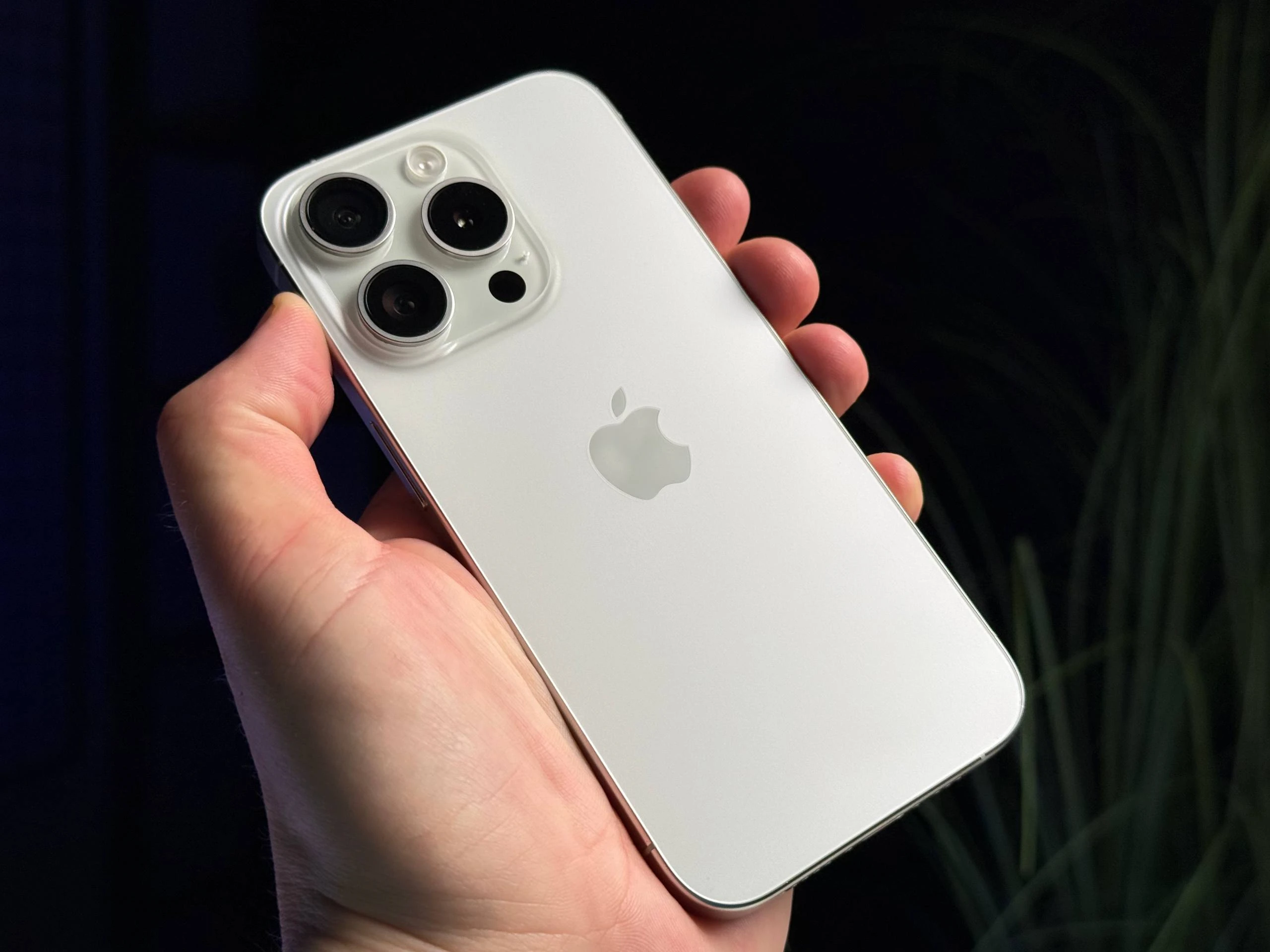 ВЖИВАНИЙ Б/У Apple iPhone 15 Pro 128GB White Titanium (MTUW3) - Стан: гарний | Акумулятор: 89% | Комплектація: iPhone, кабель | Гарантія: 3 міс.