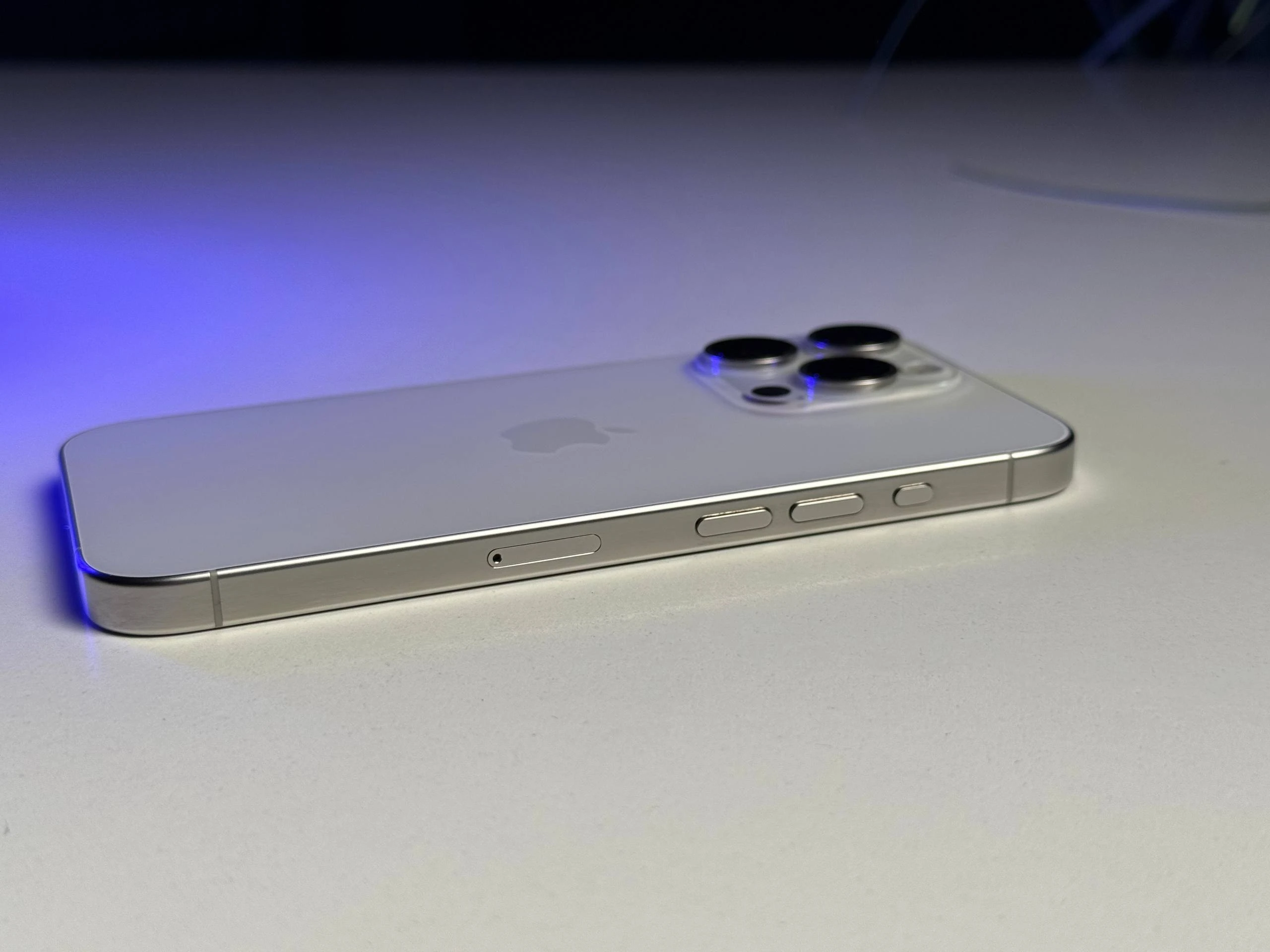 ВЖИВАНИЙ Б/У Apple iPhone 15 Pro 128GB White Titanium (MTUW3) - Стан: гарний | Акумулятор: 89% | Комплектація: iPhone, кабель | Гарантія: 3 міс.