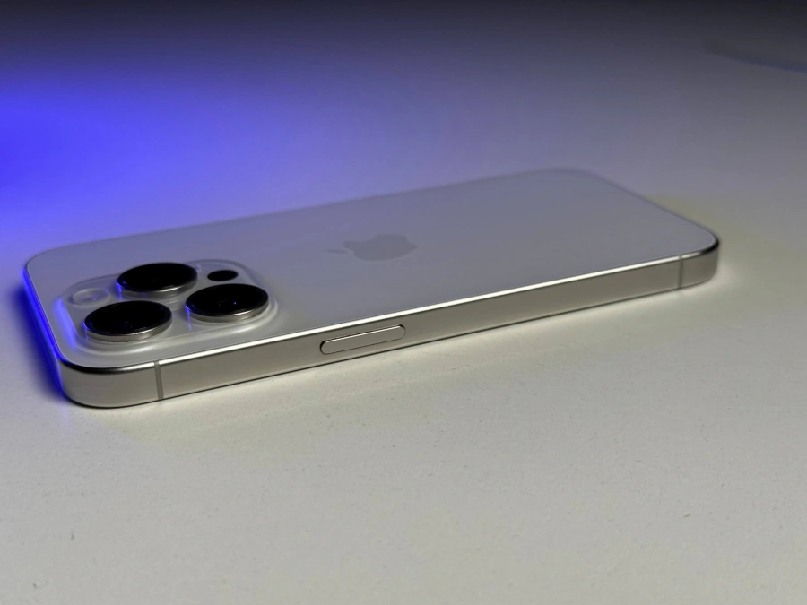 ВЖИВАНИЙ Б/У Apple iPhone 15 Pro 128GB White Titanium (MTUW3) - Стан: гарний | Акумулятор: 89% | Комплектація: iPhone, кабель | Гарантія: 3 міс.
