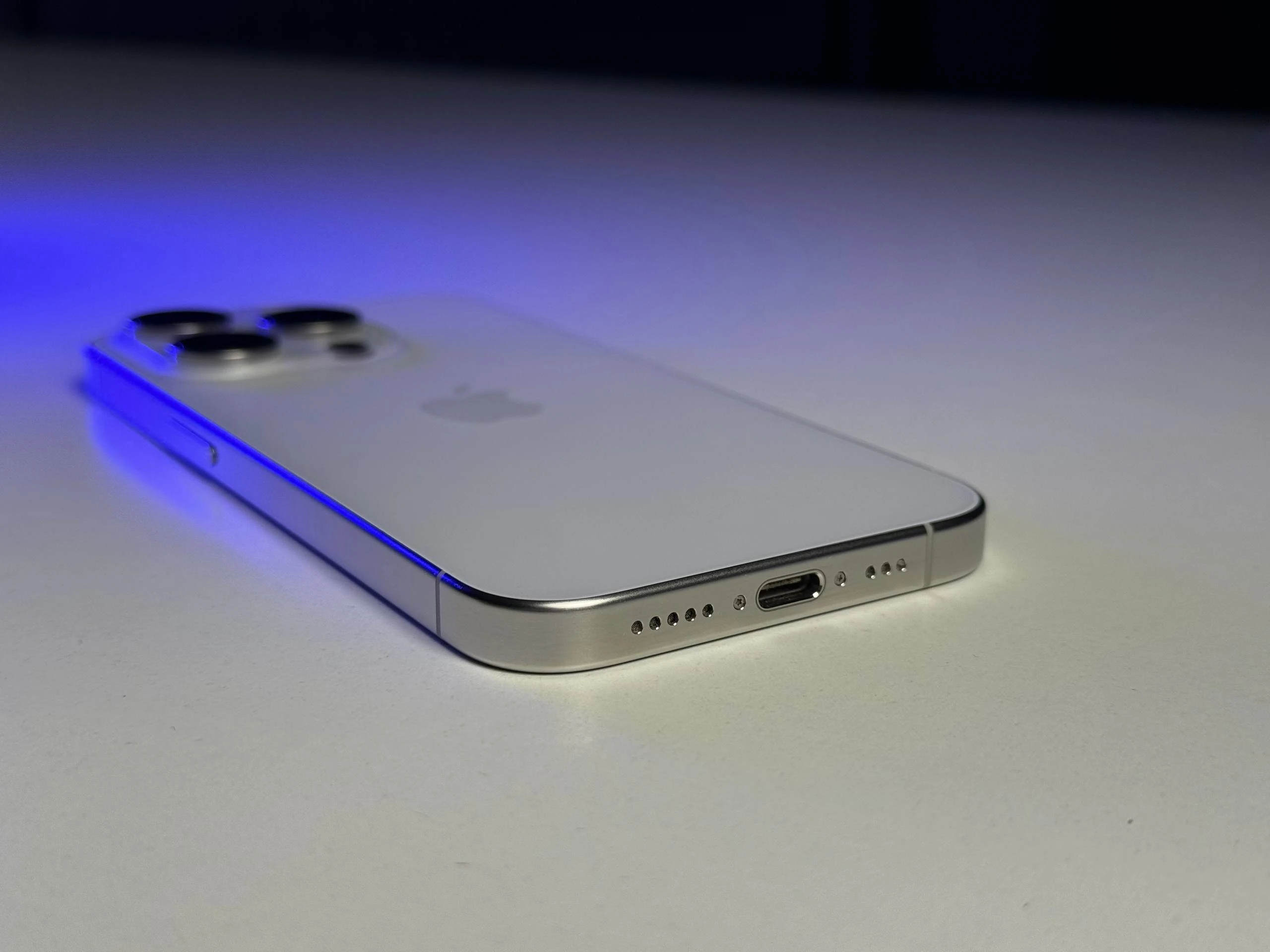 ВЖИВАНИЙ Б/У Apple iPhone 15 Pro 128GB White Titanium (MTUW3) - Стан: гарний | Акумулятор: 89% | Комплектація: iPhone, кабель | Гарантія: 3 міс.