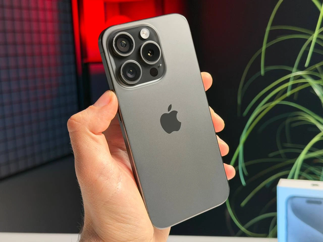 ВЖИВАНИЙ Б/У Apple iPhone 15 Pro 256GB Black Titanium (MTV13) - Стан: гарний | Акумулятор: 87% | Комплектація: повний | Гарантія: 3 міс.