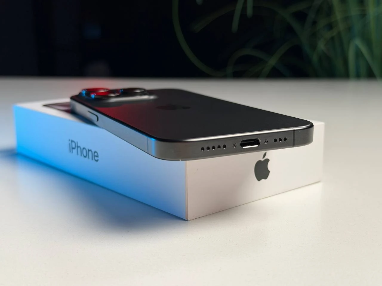 ВЖИВАНИЙ Б/У Apple iPhone 15 Pro 256GB Black Titanium (MTV13) - Стан: гарний | Акумулятор: 87% | Комплектація: повний | Гарантія: 3 міс.