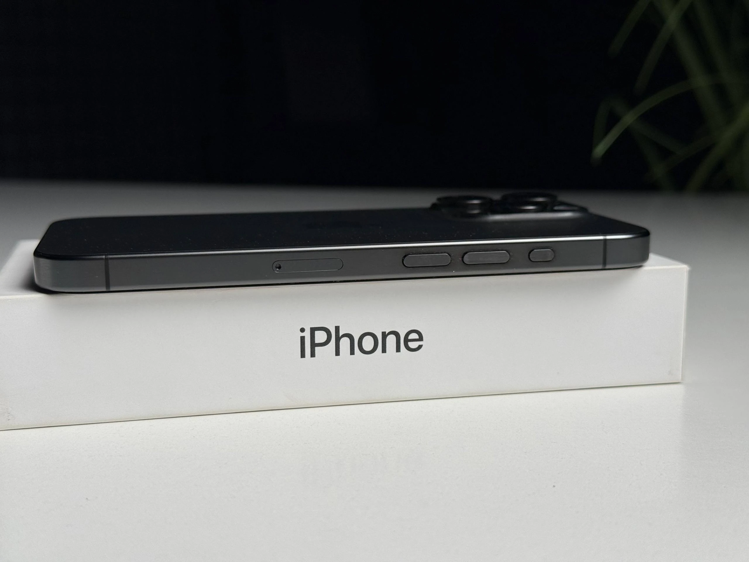 ВЖИВАНИЙ Б/У Apple iPhone 15 Pro 256GB Black Titanium (MTV13) - Стан: гарний | Акумулятор: 87% | Комплектація: повний | Гарантія: 3 міс.