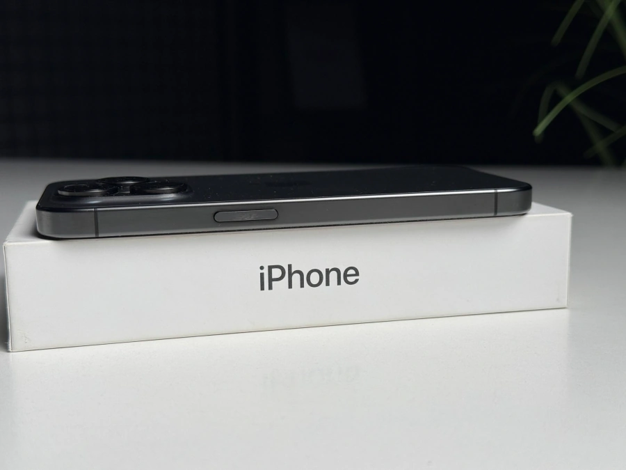 ВЖИВАНИЙ Б/У Apple iPhone 15 Pro 256GB Black Titanium (MTV13) - Стан: гарний | Акумулятор: 87% | Комплектація: повний | Гарантія: 3 міс.