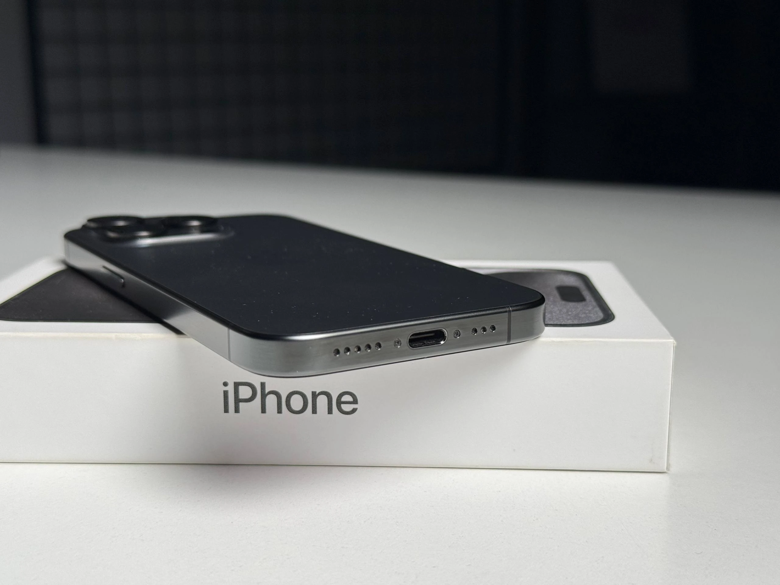 ВЖИВАНИЙ Б/У Apple iPhone 15 Pro 256GB Black Titanium (MTV13) - Стан: гарний | Акумулятор: 87% | Комплектація: повний | Гарантія: 3 міс.