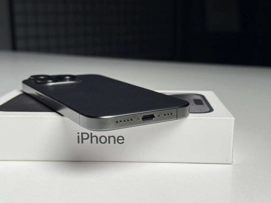ВЖИВАНИЙ Б/У Apple iPhone 15 Pro 256GB Black Titanium (MTV13) - Стан: гарний | Акумулятор: 87% | Комплектація: повний | Гарантія: 3 міс.