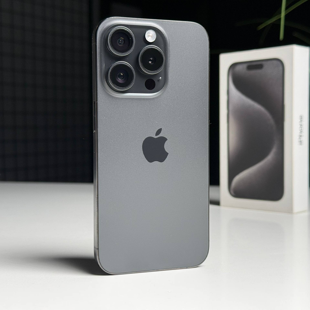 ВЖИВАНИЙ Б/У Apple iPhone 15 Pro 256GB Black Titanium (MTV13) - Стан: гарний | Акумулятор: 87% | Комплектація: повний | Гарантія: 3 міс.