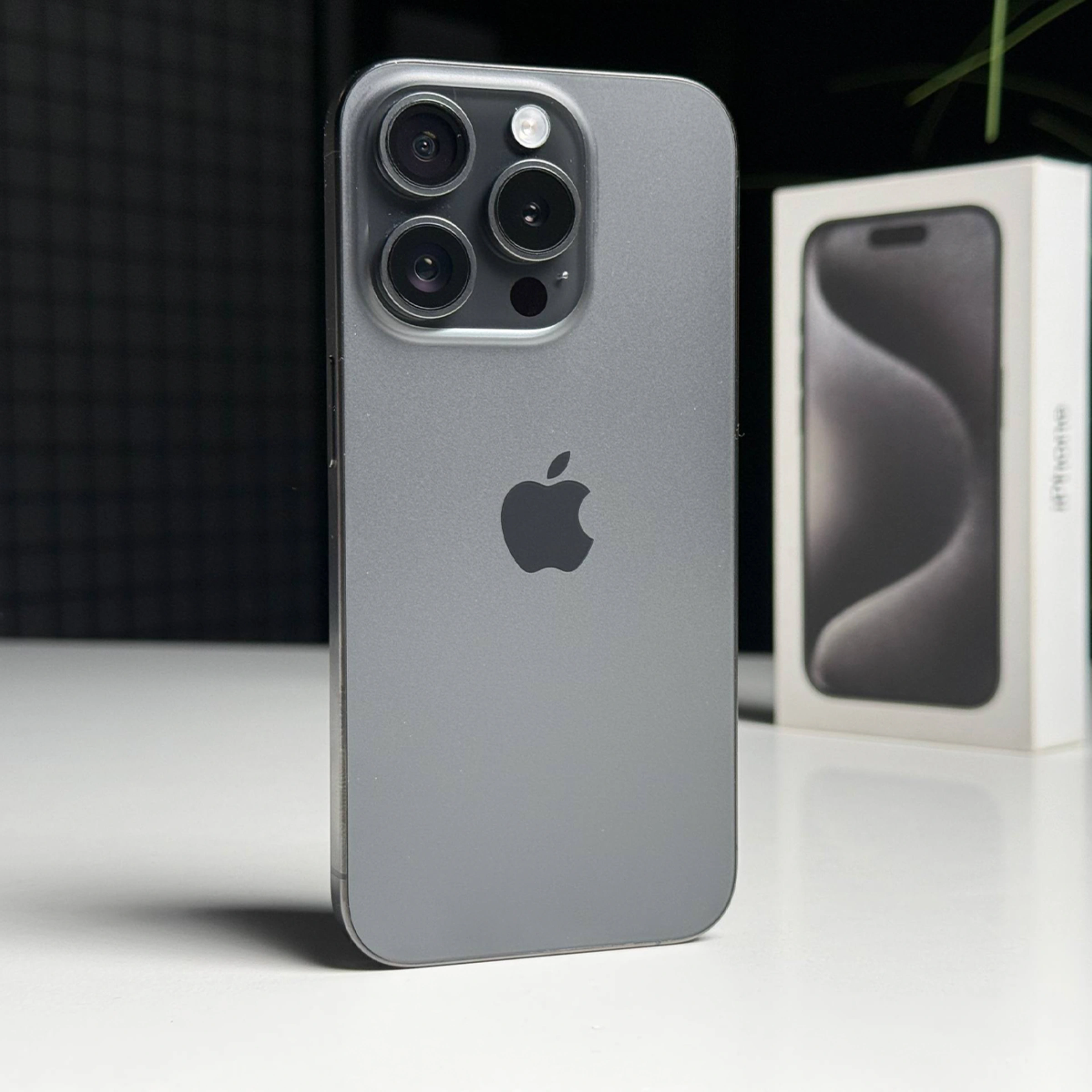 ВЖИВАНИЙ Б/У Apple iPhone 15 Pro 256GB Black Titanium (MTV13) - Стан: гарний | Акумулятор: 87% | Комплектація: повний | Гарантія: 3 міс.