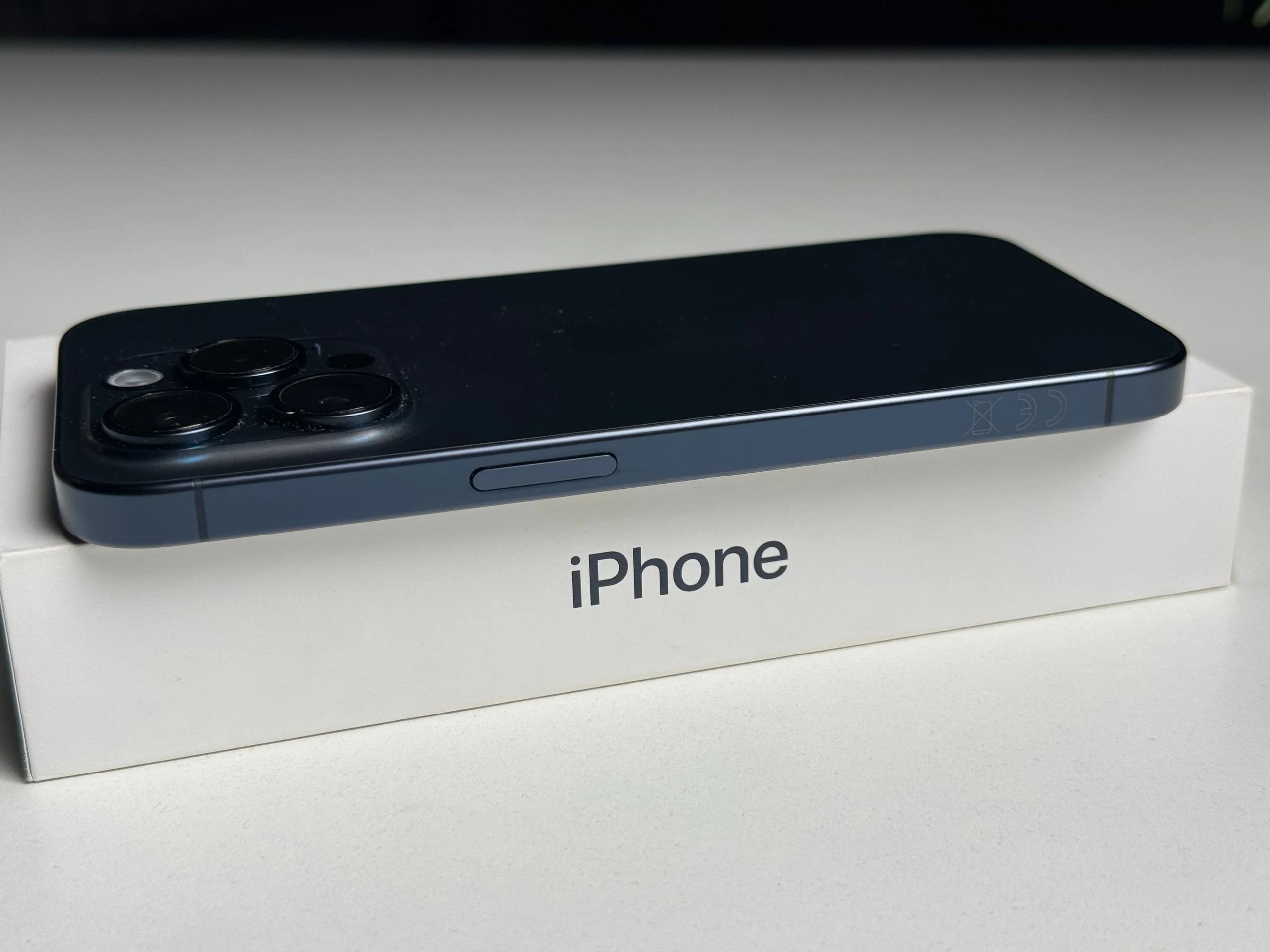 ВЖИВАНИЙ Б/У Apple iPhone 15 Pro 512GB Blue Titanium (MTVA3) - Стан: гарний | Акумулятор: 87% | Комплектація: повний | Гарантія: 3 міс.