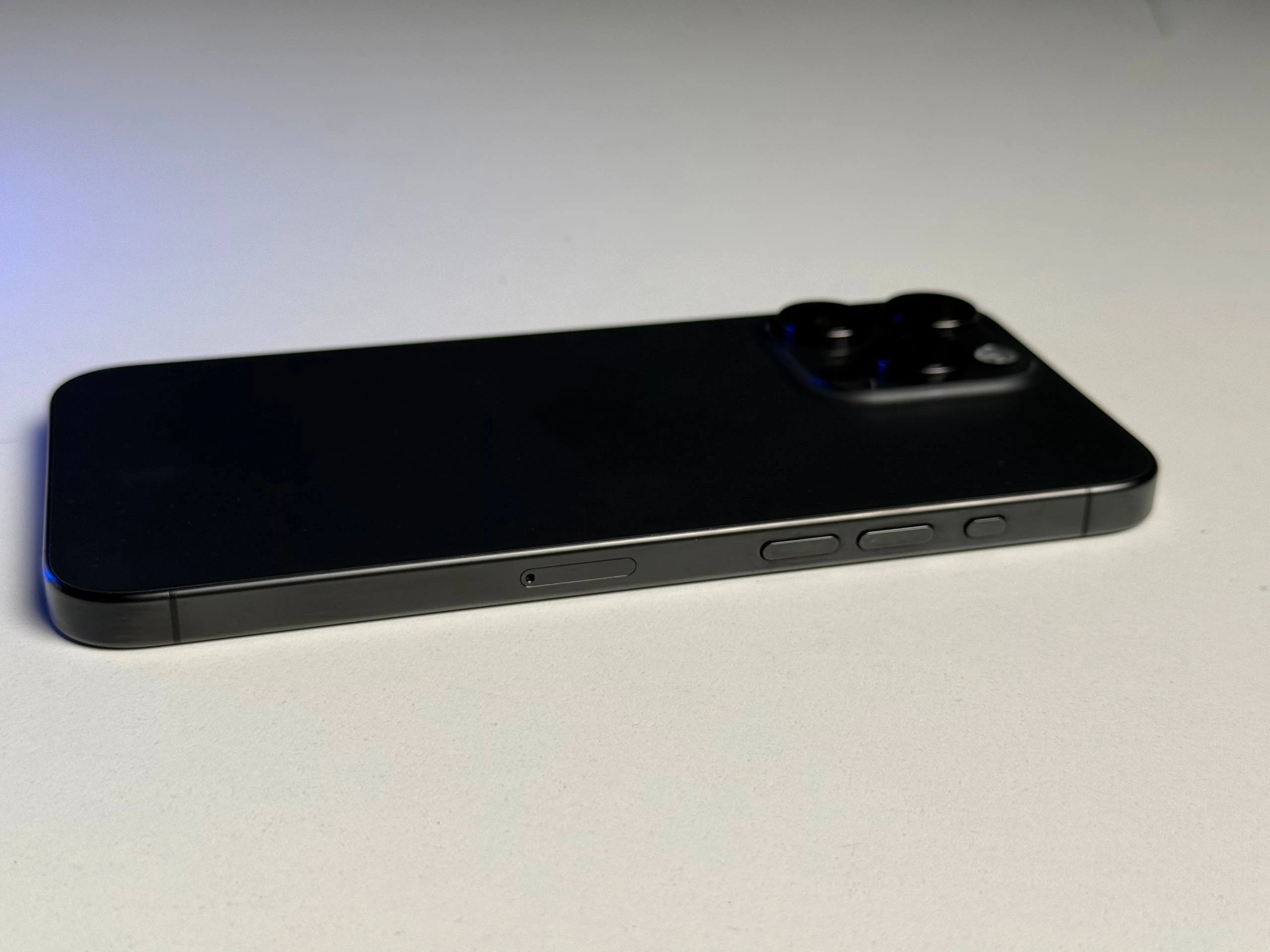 ВЖИВАНИЙ Б/У Apple iPhone 15 Pro Max 256GB Black Titanium (MU773) - Состояние: хороший | Аккумулятор: 100% | Комплектация: iPhone, кабель | Гарантия: 3 мес.