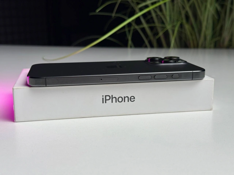 ВЖИВАНИЙ Б/У Apple iPhone 15 Pro Max 256GB Black Titanium (MU773) - Стан: гарний | Акумулятор: 89% | Комплектація: повний | Гарантія: 3 міс.