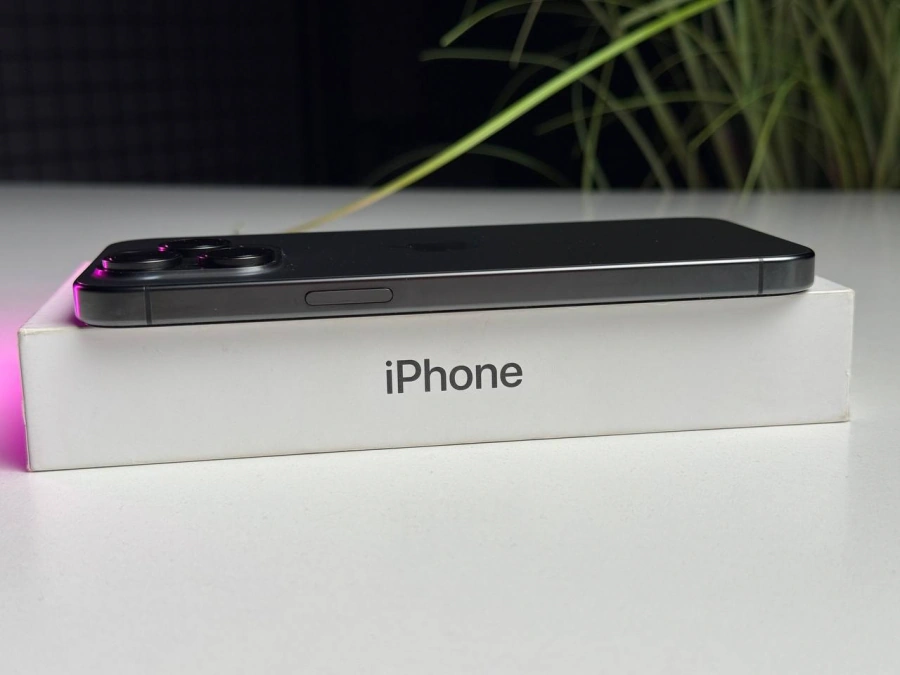 ВЖИВАНИЙ Б/У Apple iPhone 15 Pro Max 256GB Black Titanium (MU773) - Стан: гарний | Акумулятор: 89% | Комплектація: повний | Гарантія: 3 міс.