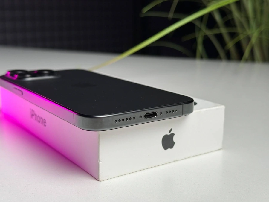 ВЖИВАНИЙ Б/У Apple iPhone 15 Pro Max 256GB Black Titanium (MU773) - Стан: гарний | Акумулятор: 89% | Комплектація: повний | Гарантія: 3 міс.