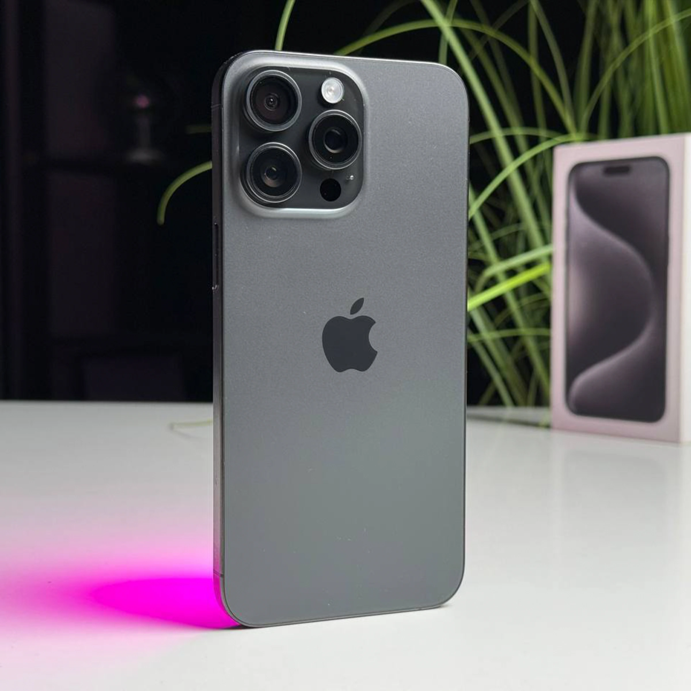 ВЖИВАНИЙ Б/У Apple iPhone 15 Pro Max 256GB Black Titanium (MU773) - Стан: гарний | Акумулятор: 89% | Комплектація: повний | Гарантія: 3 міс.