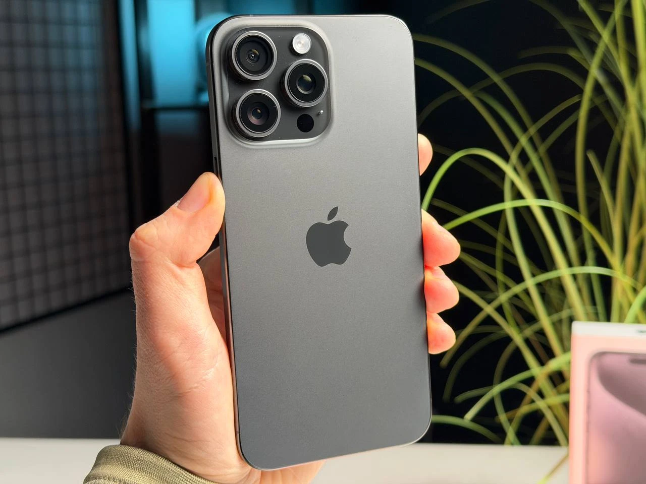 ВЖИВАНИЙ Б/У Apple iPhone 15 Pro Max 256GB Black Titanium (MU773) - Стан: гарний | Акумулятор: 98% | Комплектація: повний | Гарантія: 3 міс.