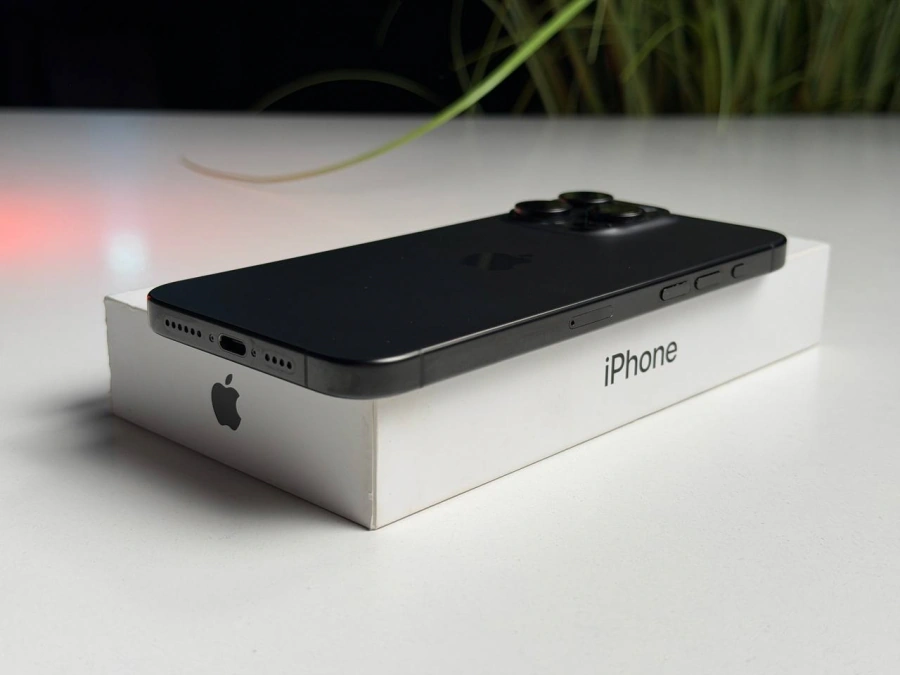 ВЖИВАНИЙ Б/У Apple iPhone 15 Pro Max 256GB Black Titanium (MU773) - Стан: гарний | Акумулятор: 98% | Комплектація: повний | Гарантія: 3 міс.