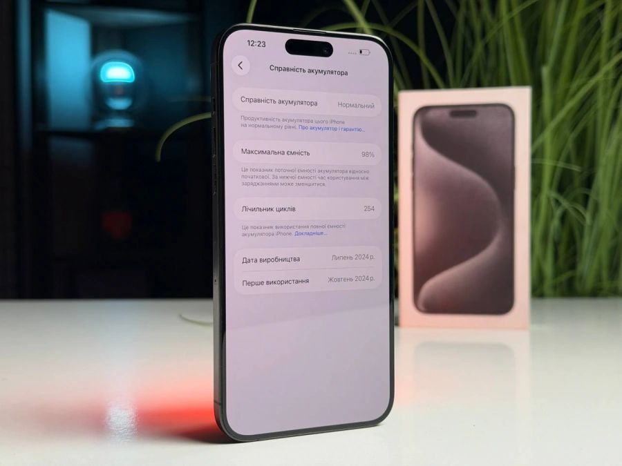 ВЖИВАНИЙ Б/У Apple iPhone 15 Pro Max 256GB Black Titanium (MU773) - Стан: гарний | Акумулятор: 98% | Комплектація: повний | Гарантія: 3 міс.