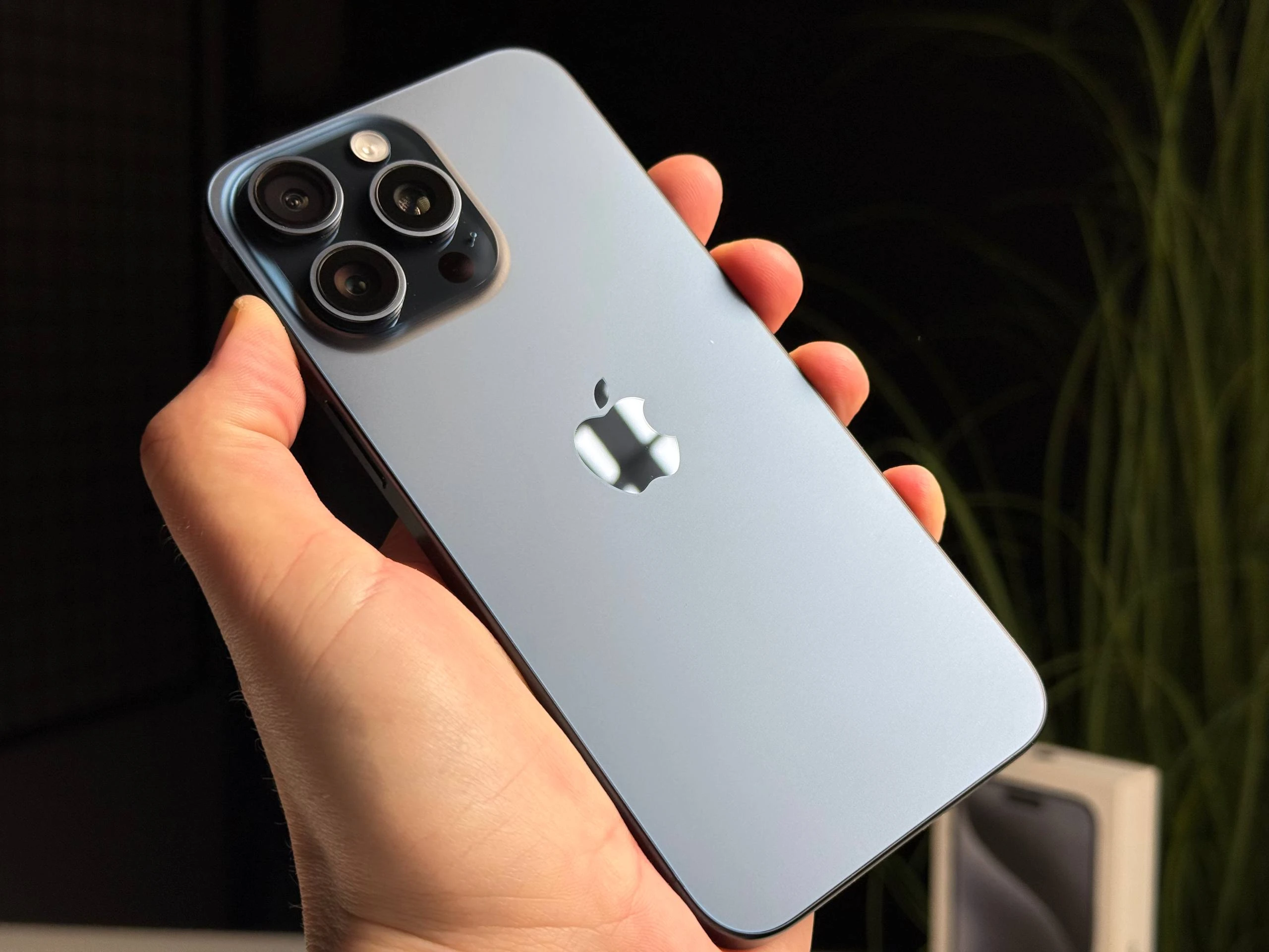 ВЖИВАНИЙ Б/У Apple iPhone 15 Pro Max 256GB Blue Titanium (MU7A3) - Стан: гарний | Акумулятор: 100% | Комплектація: повний | Гарантія: 3 міс.