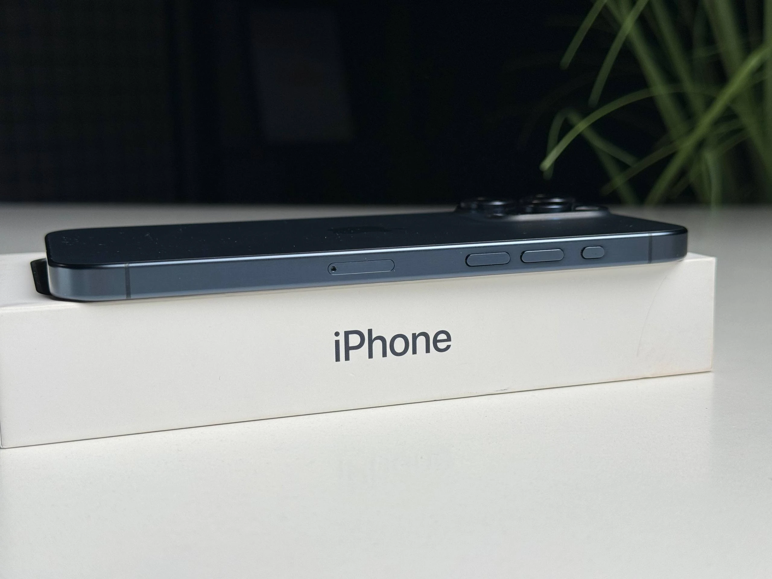 ВЖИВАНИЙ Б/У Apple iPhone 15 Pro Max 256GB Blue Titanium (MU7A3) - Стан: гарний | Акумулятор: 100% | Комплектація: повний | Гарантія: 3 міс.