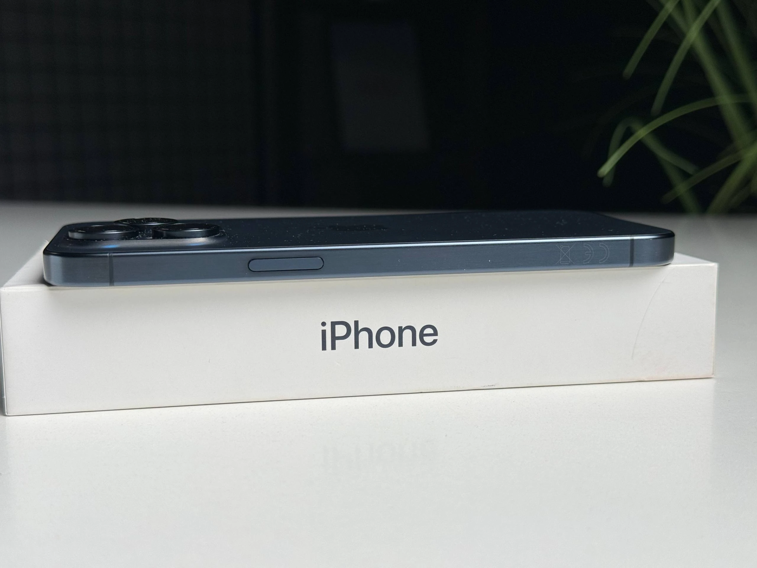 ВЖИВАНИЙ Б/У Apple iPhone 15 Pro Max 256GB Blue Titanium (MU7A3) - Стан: гарний | Акумулятор: 100% | Комплектація: повний | Гарантія: 3 міс.