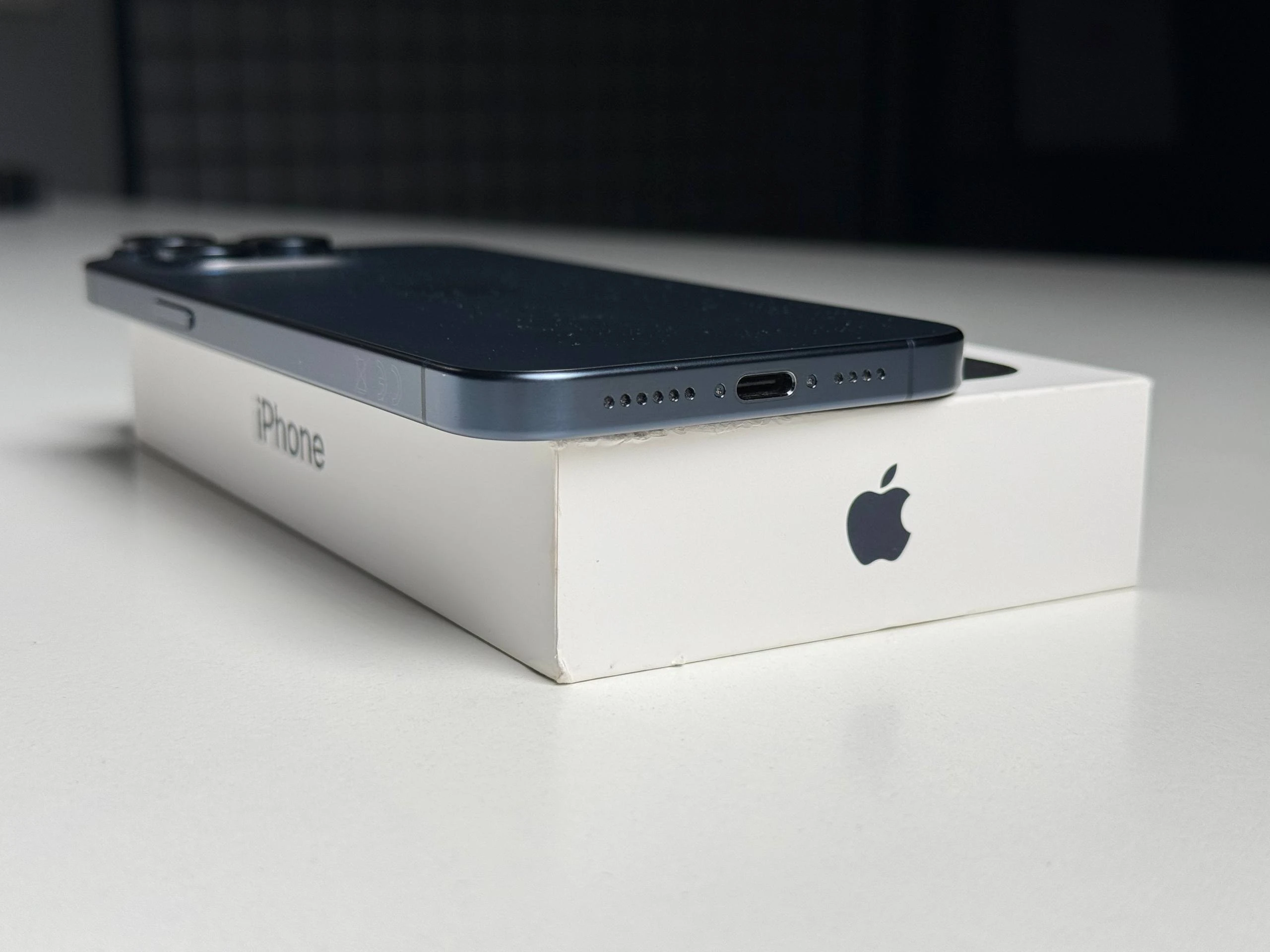 ВЖИВАНИЙ Б/У Apple iPhone 15 Pro Max 256GB Blue Titanium (MU7A3) - Стан: гарний | Акумулятор: 100% | Комплектація: повний | Гарантія: 3 міс.