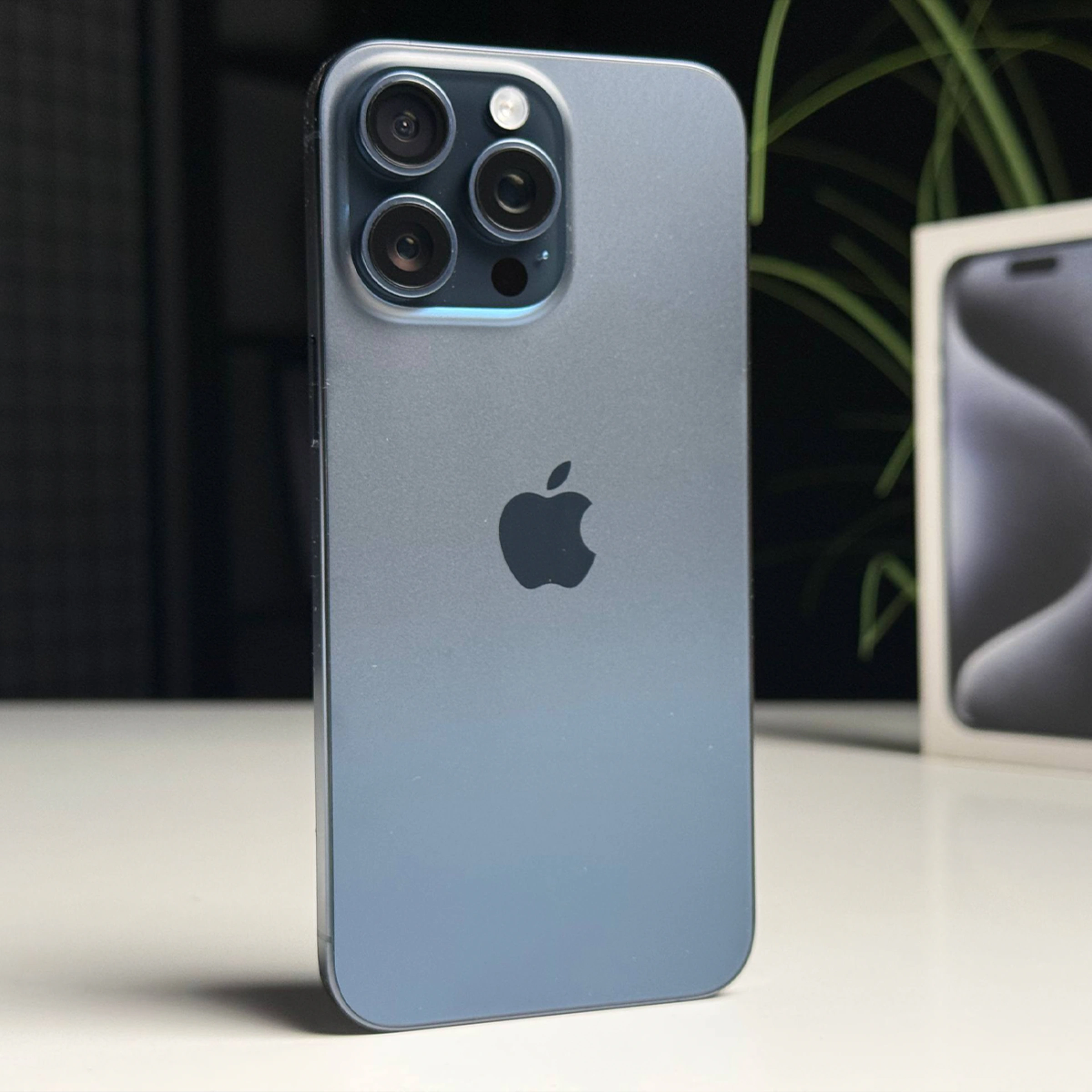 ВЖИВАНИЙ Б/У Apple iPhone 15 Pro Max 256GB Blue Titanium (MU7A3) - Стан: гарний | Акумулятор: 100% | Комплектація: повний | Гарантія: 3 міс.