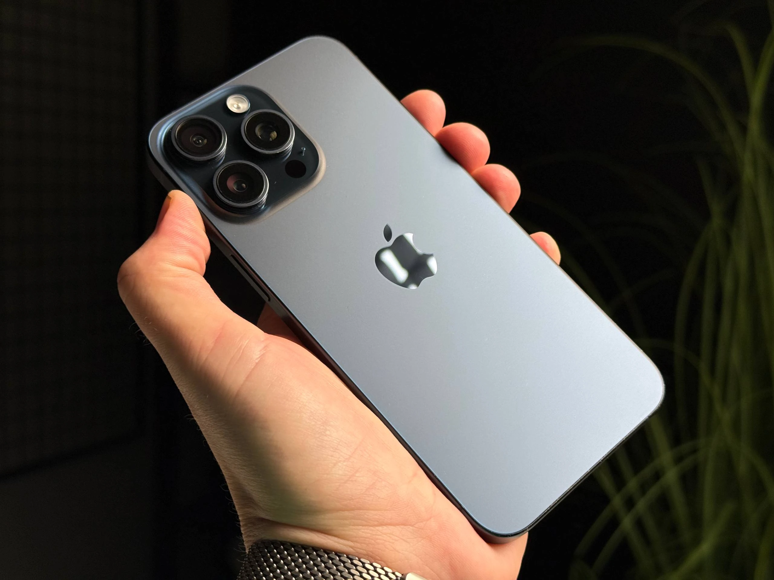 ВЖИВАНИЙ Б/У Apple iPhone 15 Pro Max 256GB Blue Titanium (MU7A3) - Стан: гарний | Акумулятор: 100% | Комплектація: iPhone, кабель | Гарантія: 3 міс.